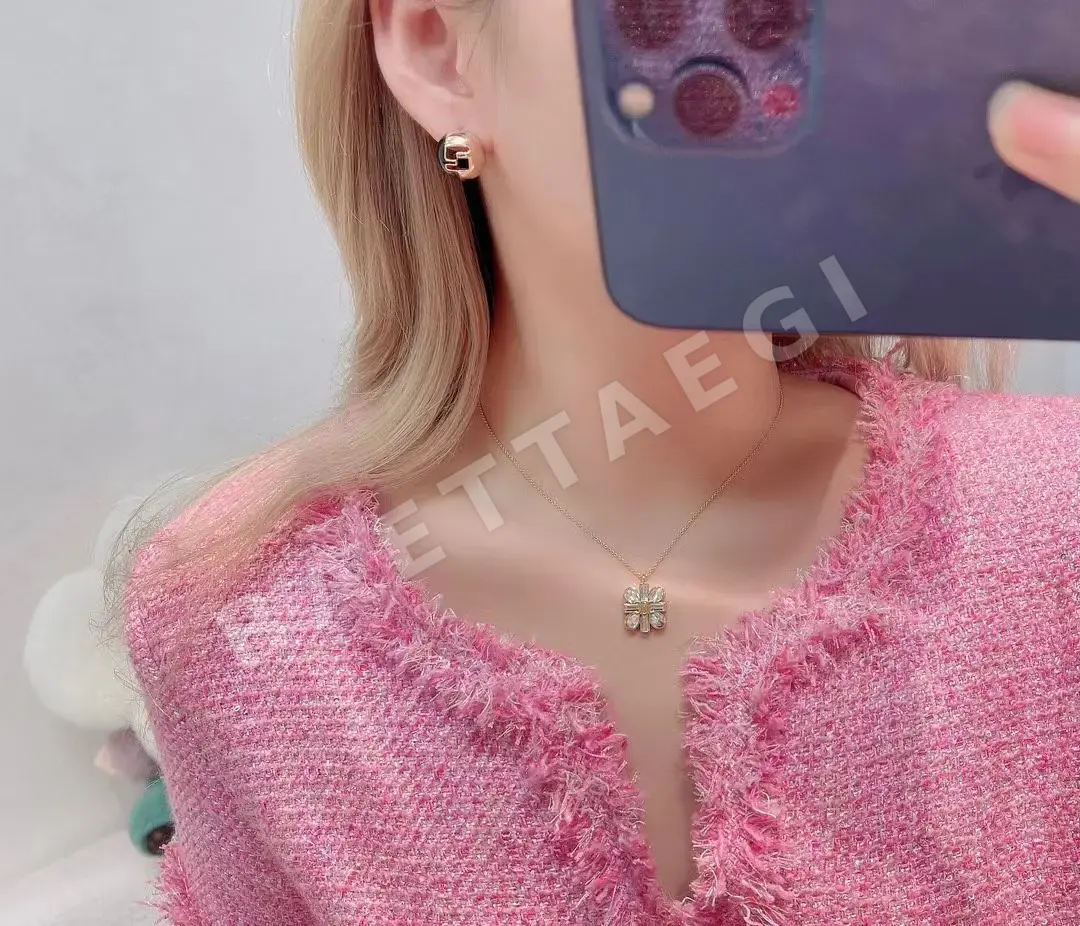 펜디 스페라 문양 후프 귀걸이 상세 이미지 3