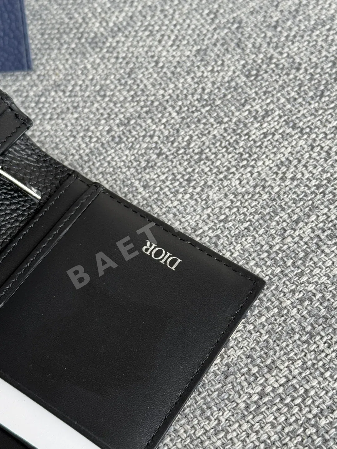 디올 새들형 세로 지갑 상세 이미지 8