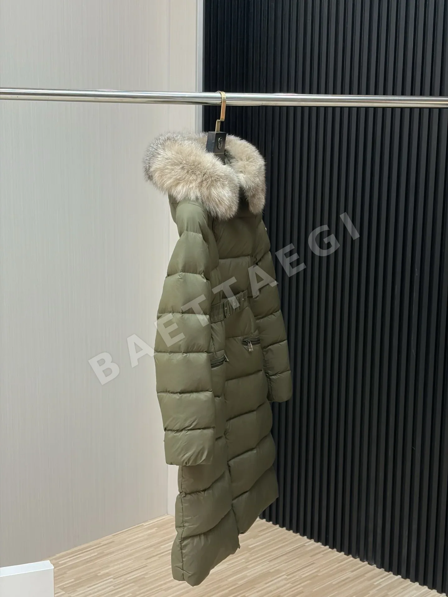 몽클레르 보에딕 여성 구스 다운 패딩 상세 이미지 4