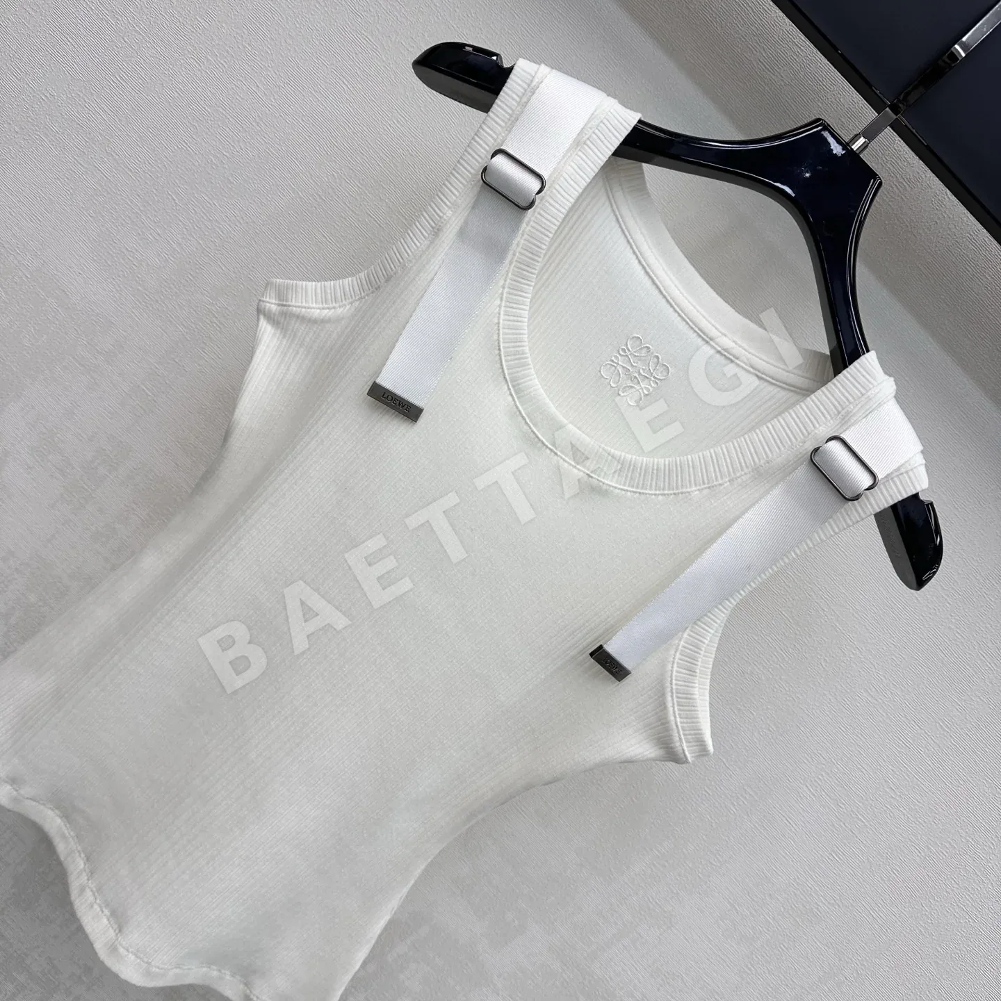 로에베 리본 버클 자수 로고 반팔 티셔츠 상세 이미지 2