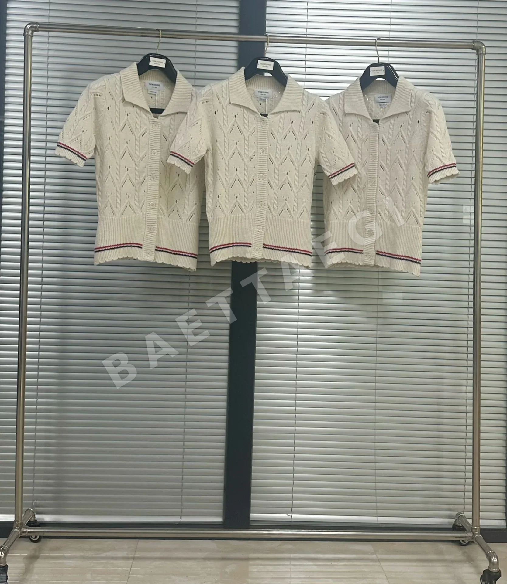 톰브라운 여성 케이블 니트 반팔 카디건 159504