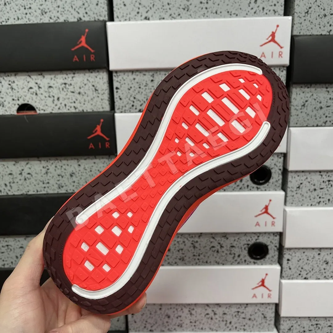 나이키 줌 보메로 18 HV8154-604 201116 Nike Zoom Vomero 18 상세 이미지 9