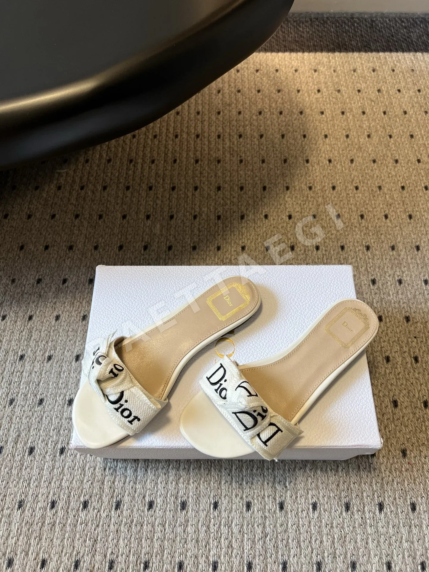 디올 썸머 뉴레터 웨빙 플랫 샌들 상세 이미지 2