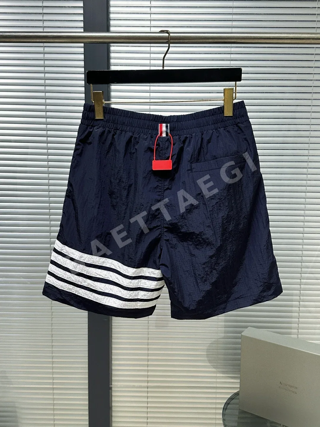 톰브라운 나일론 체크 4바 스트라이프 남성 반바지 상세 이미지 3