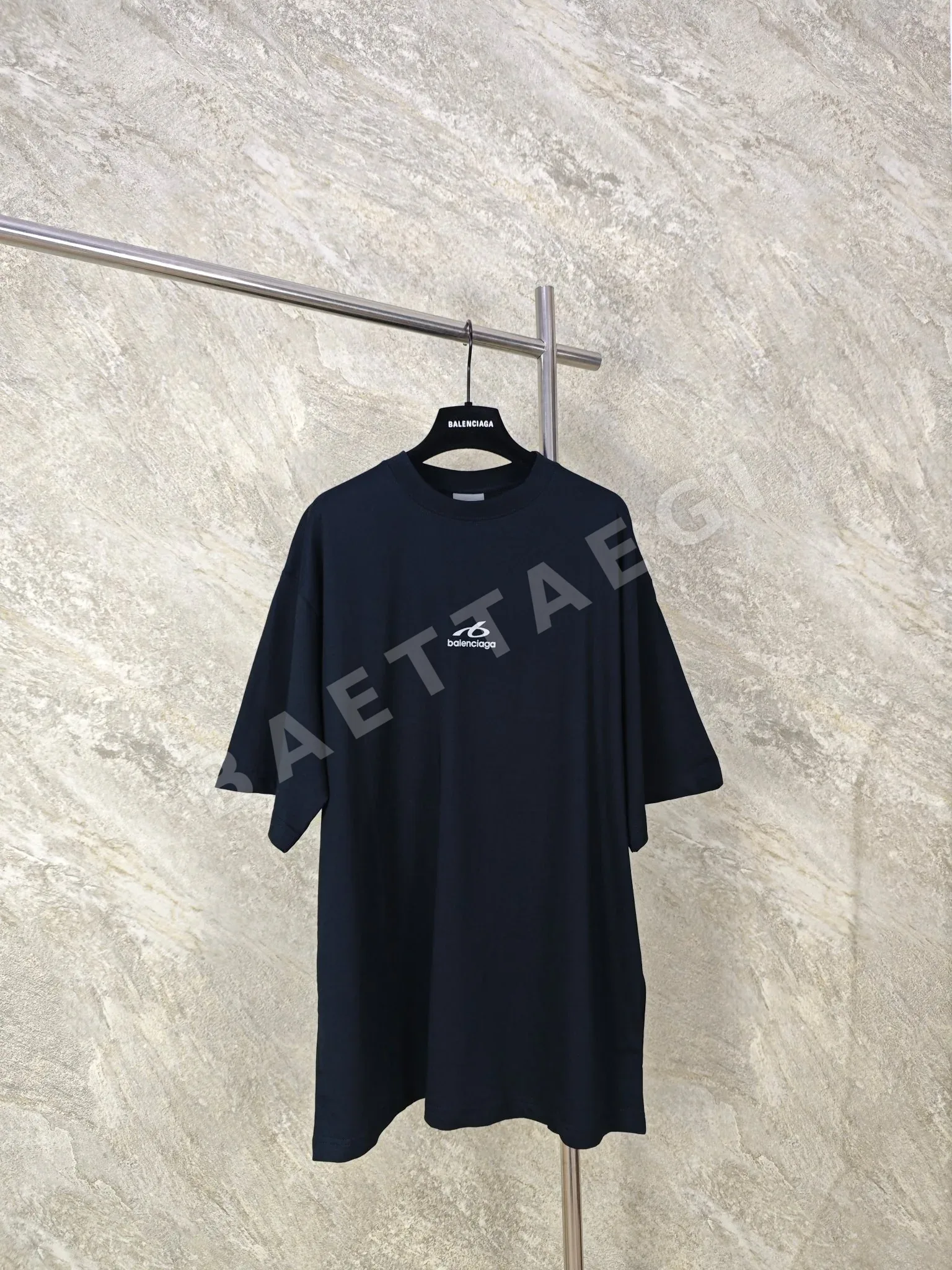 발렌시아가 반사 로고 크루넥 남성 반팔 티셔츠 157585