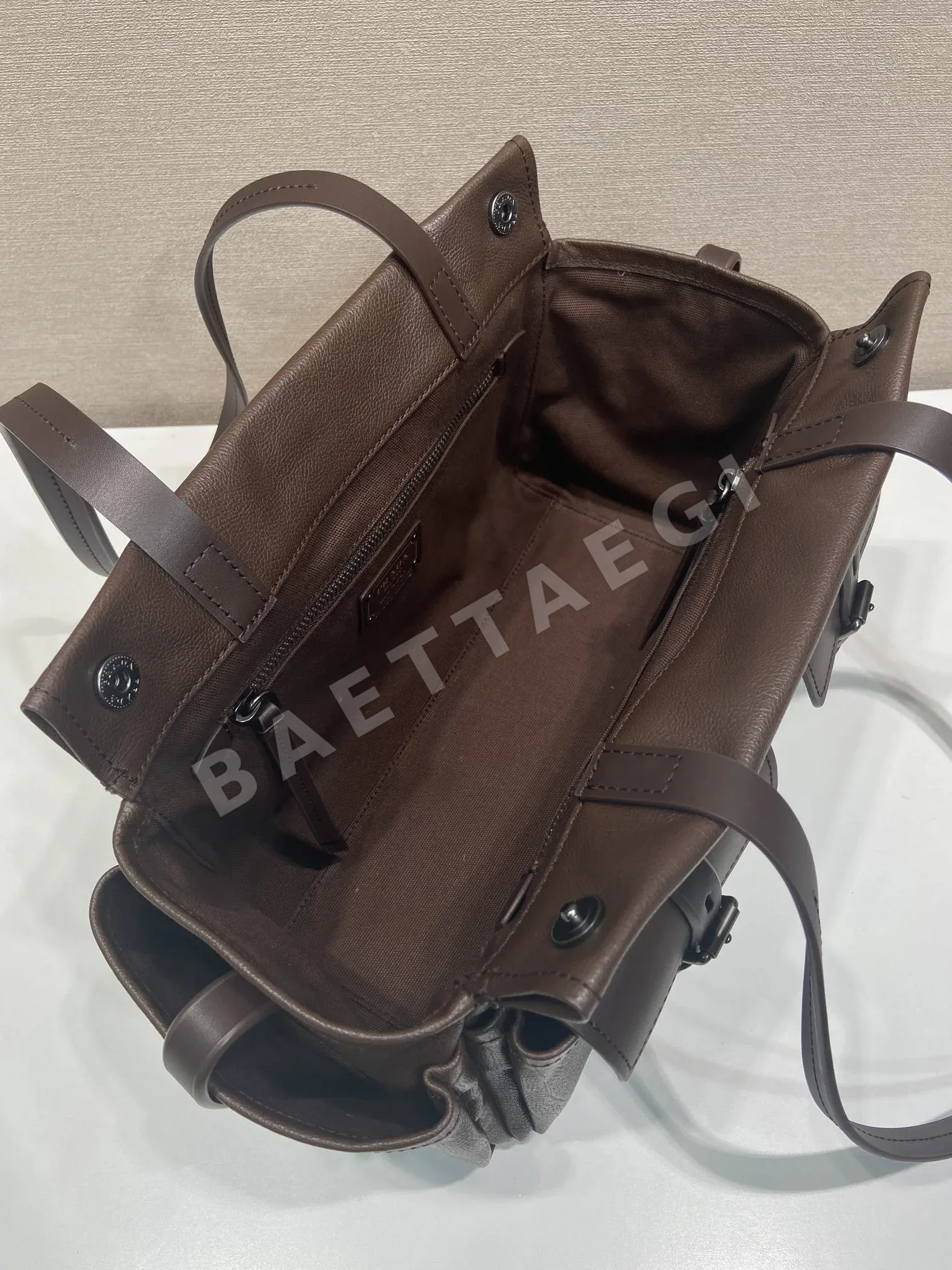 프라다 카프스킨 토트백 1BG645 상세 이미지 7