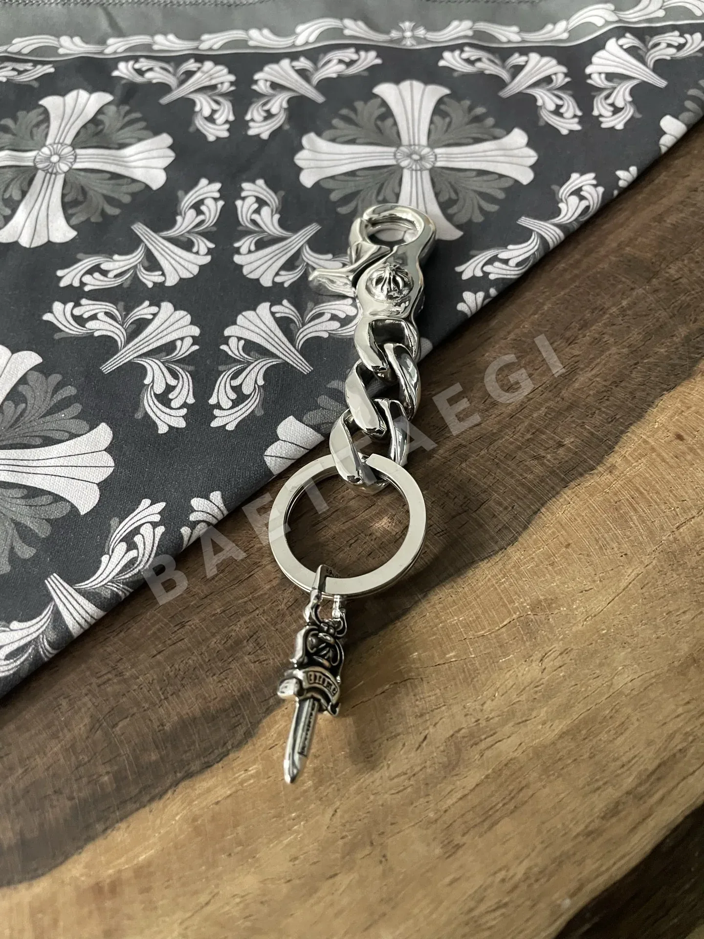 크롬하츠 검 모양 키링 163278