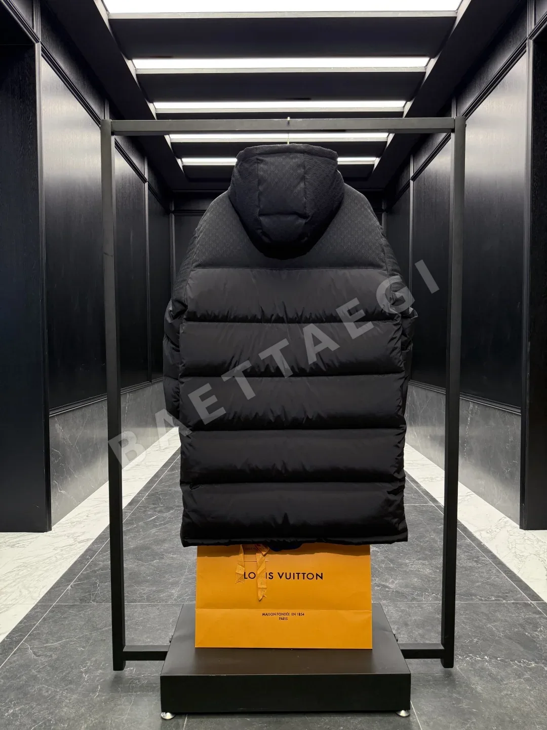루이비통 LV 신상 롱 3D 자카드 후드 다운 재킷 상세 이미지 9