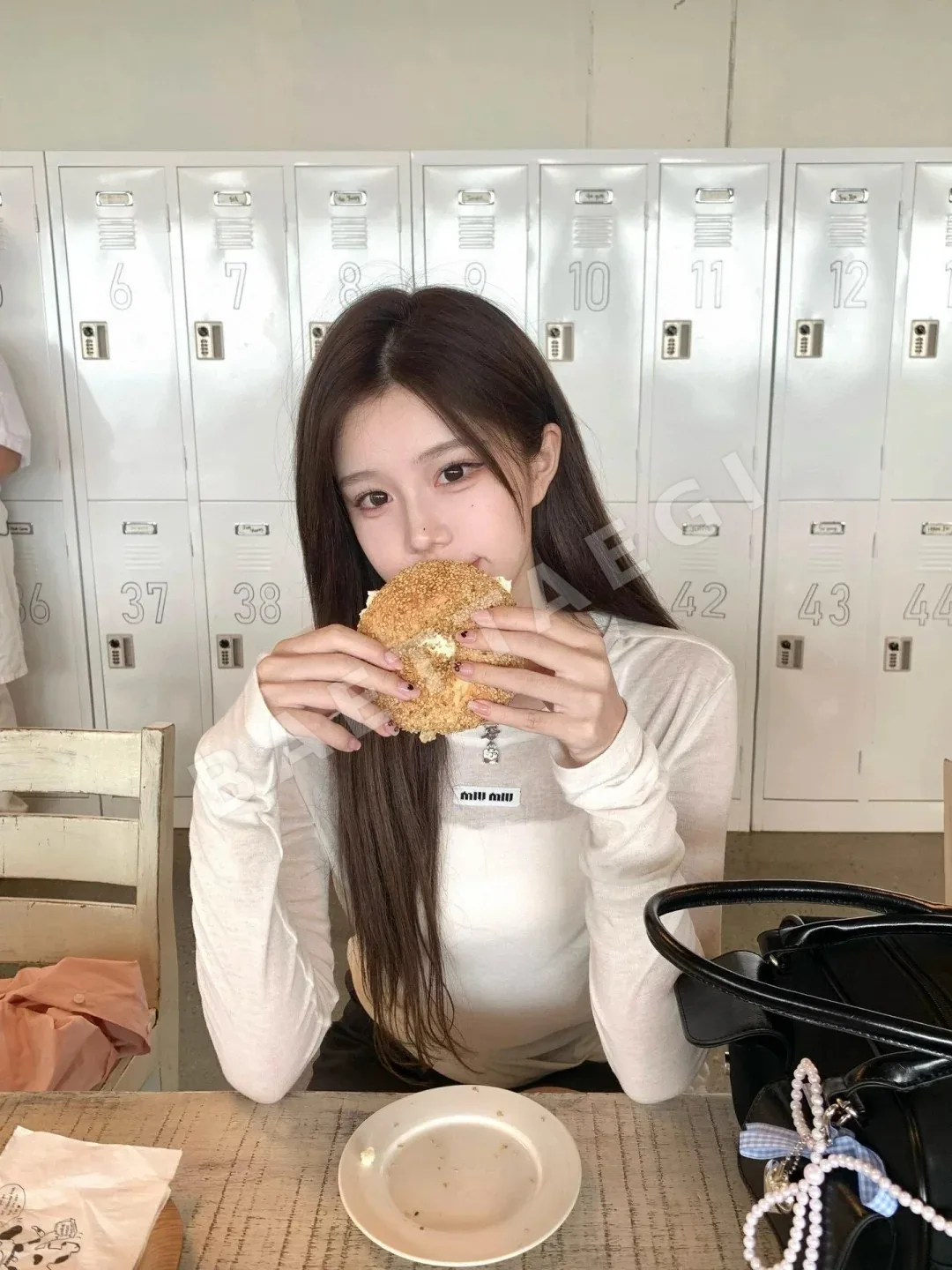 미우미우 여성 긴팔 티셔츠 상세 이미지 3