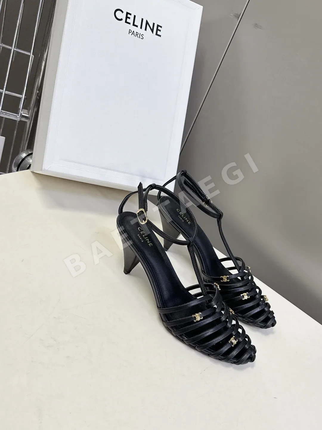 셀린느 개선문 오픈토 앵클 스트랩 여성 구두 상세 이미지 2