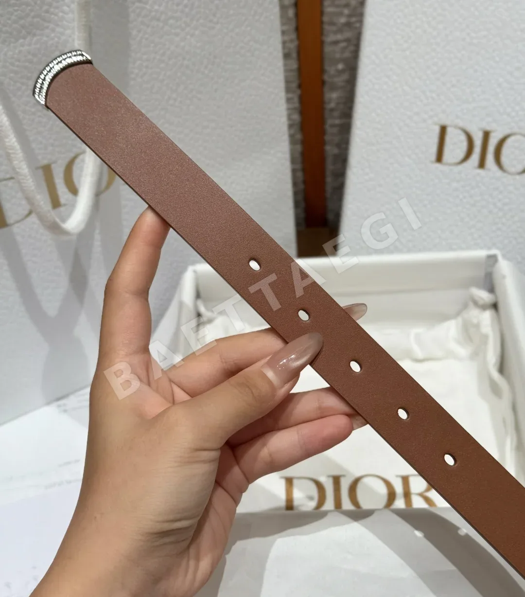 디올 슬림 소가죽 메달 버클 벨트 상세 이미지 8