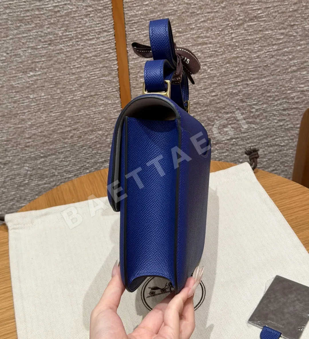 에르메스 콘스탄스 블루 일렉트릭 가죽 지갑 상세 이미지 4