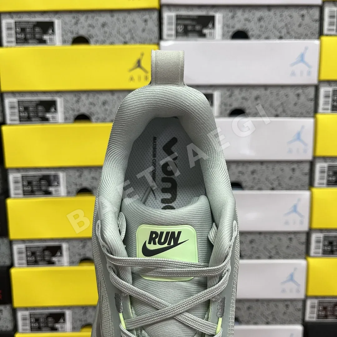 나이키 줌 보메로 18 HM6803-002 201093 Nike Zoom Vomero 18 상세 이미지 3