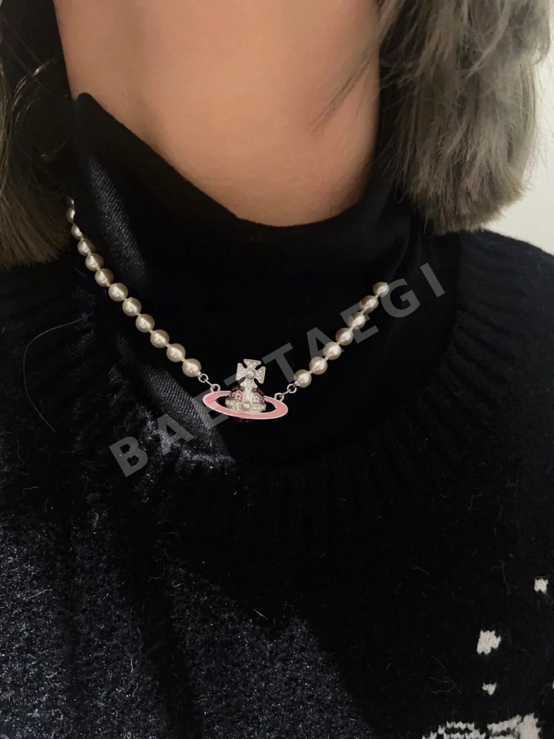 비비안웨스트우드 새턴 라인스톤 장식 목걸이 상세 이미지 2