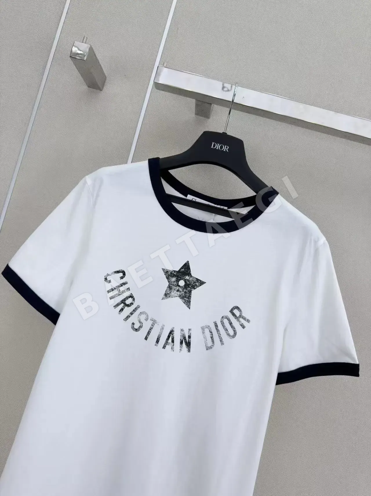 디올 오각별 프린트 카라 블록 크루넥 반팔 티셔츠 상세 이미지 4