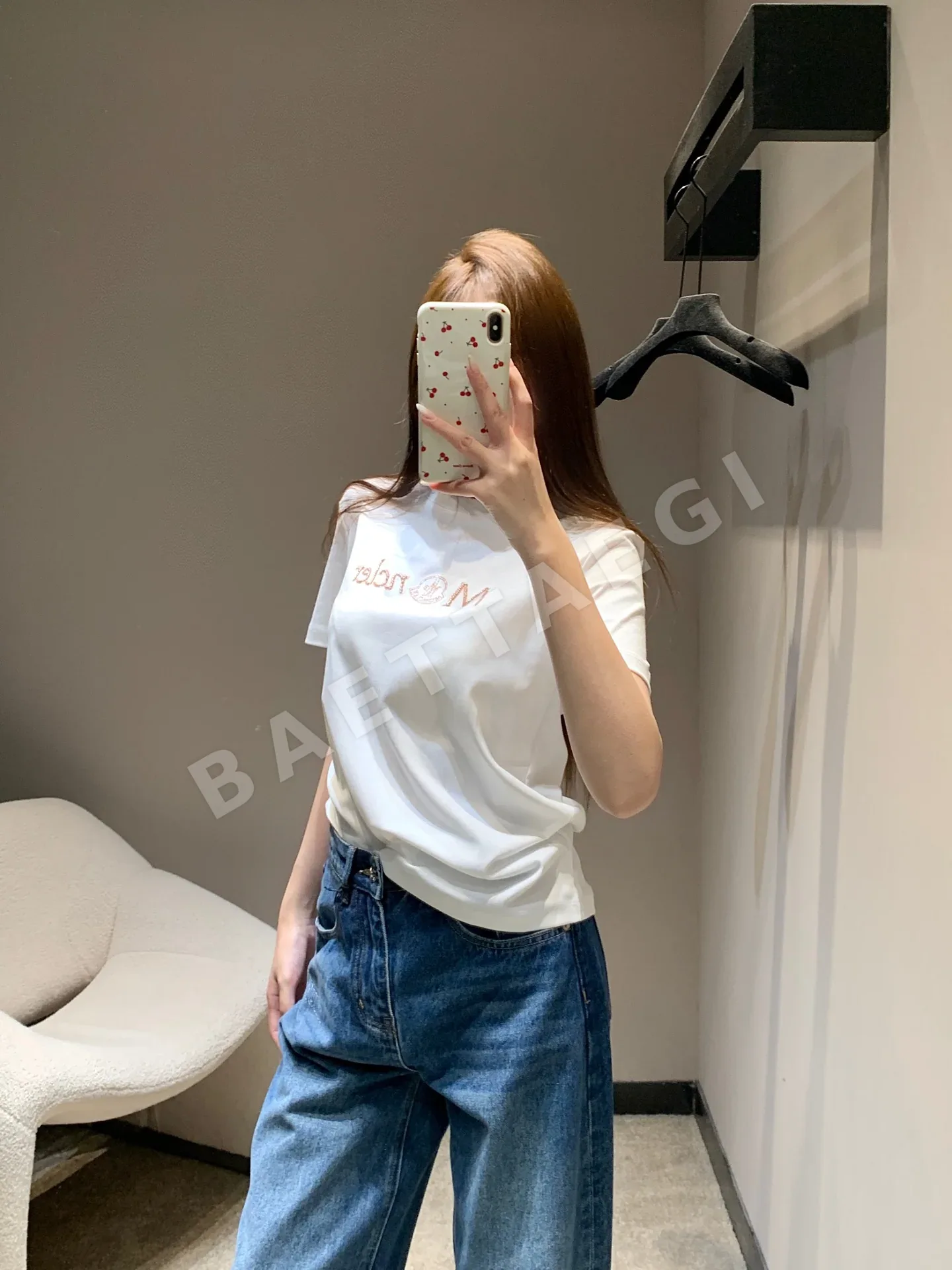 몽클레르 레터 비즈 크루넥 반팔 티셔츠 상세 이미지 3