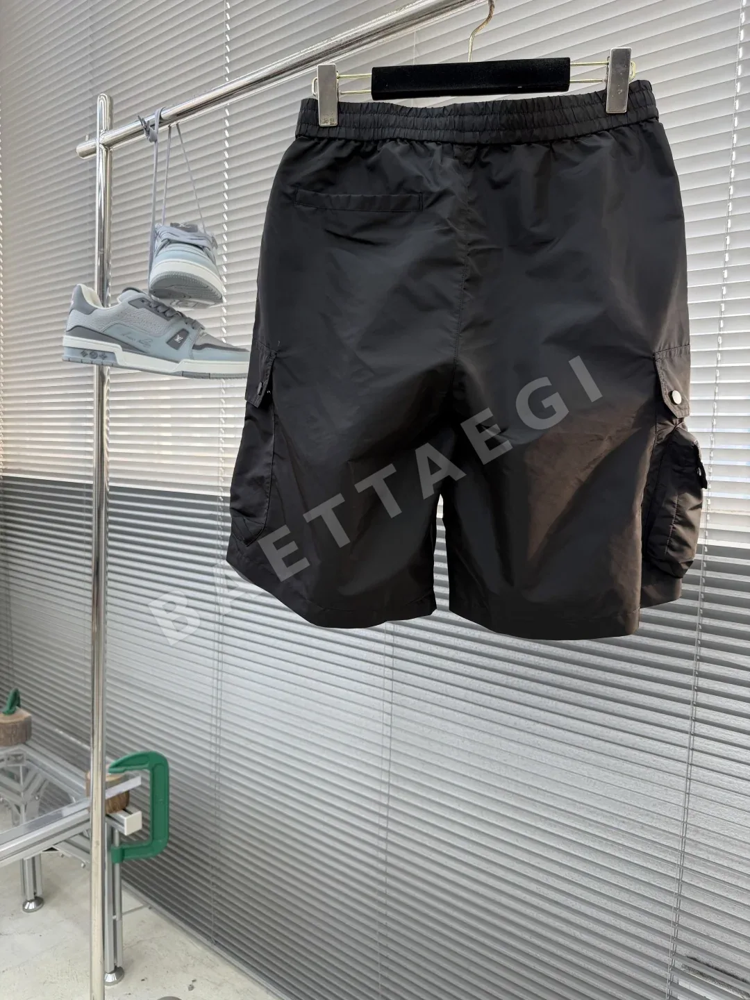 프라다 유니섹스 나일론 카고 반바지 상세 이미지 9