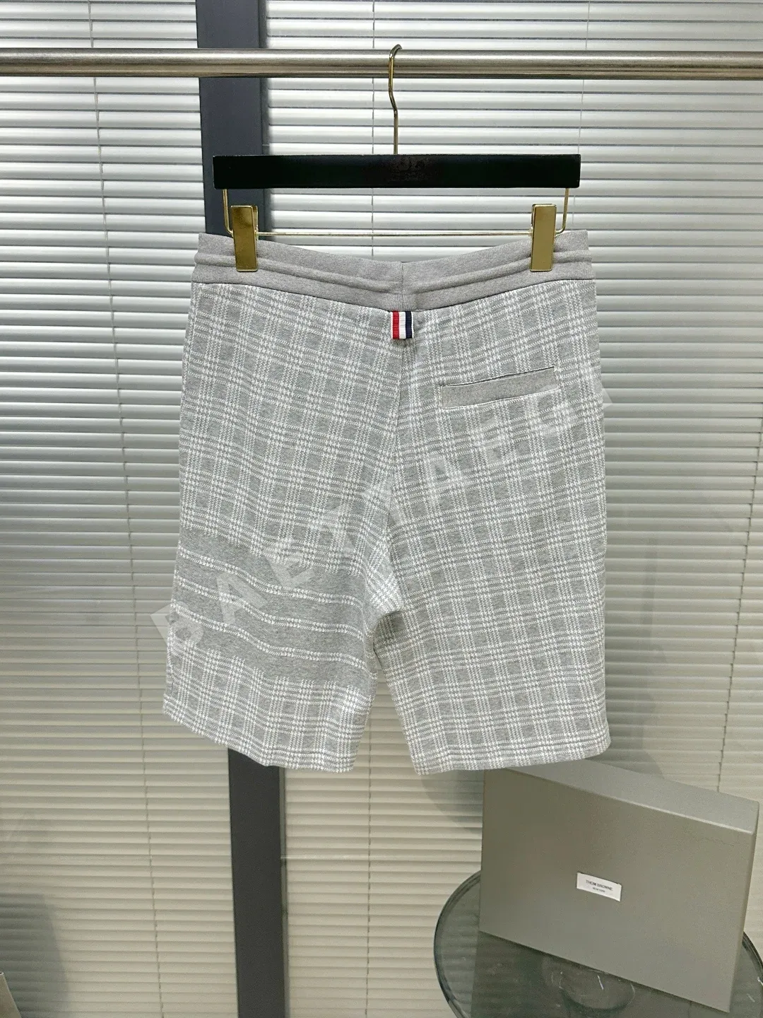 톰브라운 천두격자 자카드 남성 반바지 상세 이미지 2