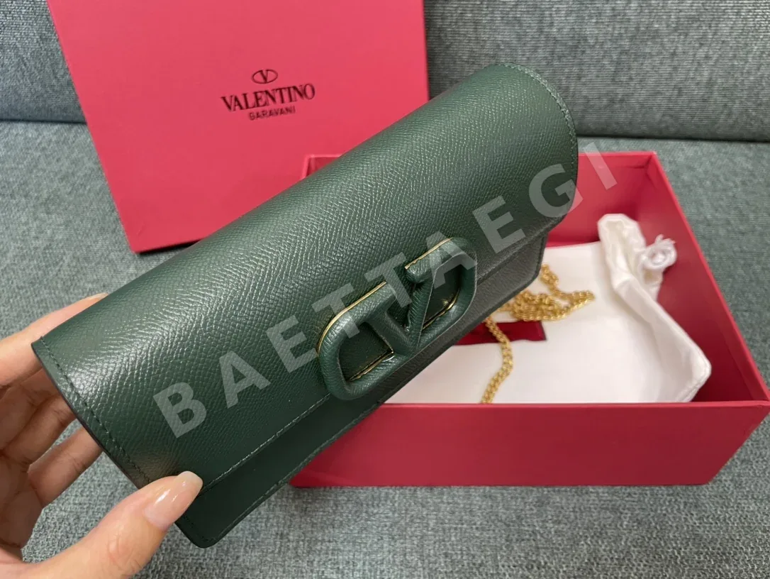 발렌티노 가라바니 V로고 카프스킨 체인 숄더백 상세 이미지 8