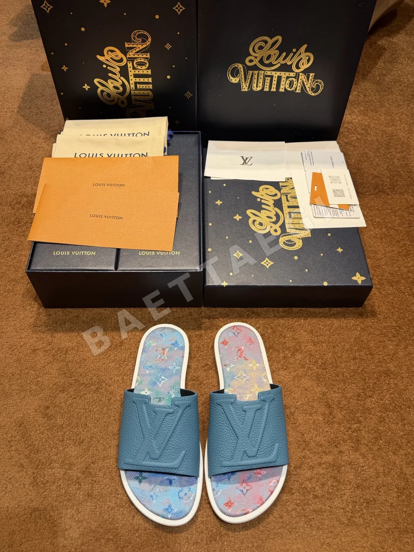 루이비통 모노그램 엠보싱 스웨이드 샌들 129056
