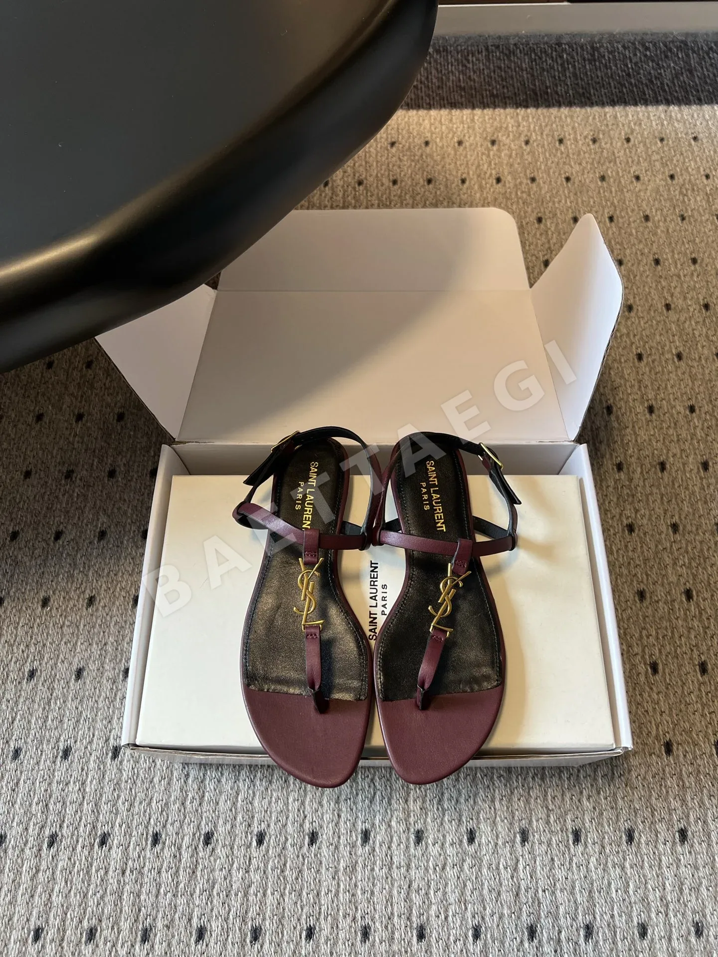 생로랑 YSL 버클 플립플랍 샌들 75010