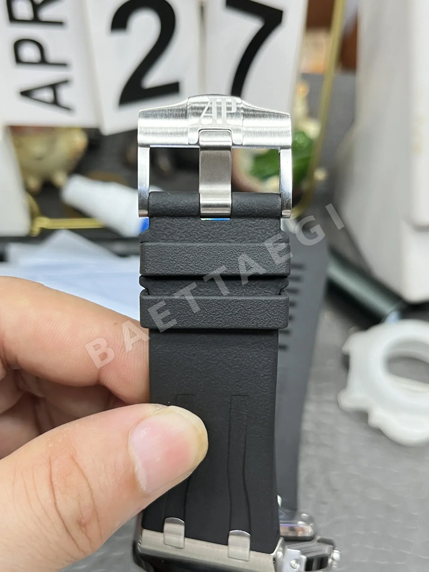 오데마피게 로얄 오크 오프쇼어 크로노그래프 시계 상세 이미지 8