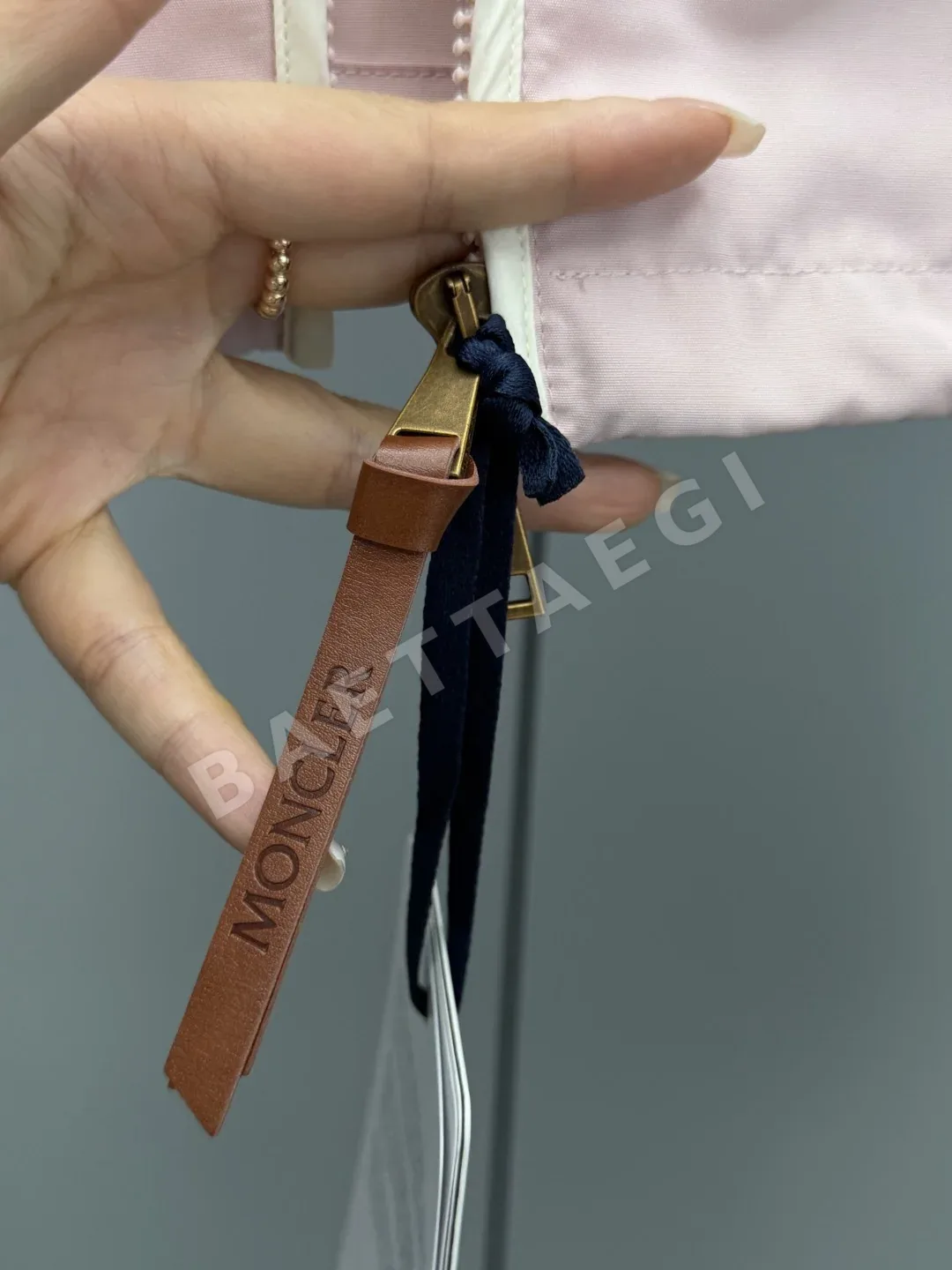 몽클레르 사라세니아 여성 후드 자켓 상세 이미지 5