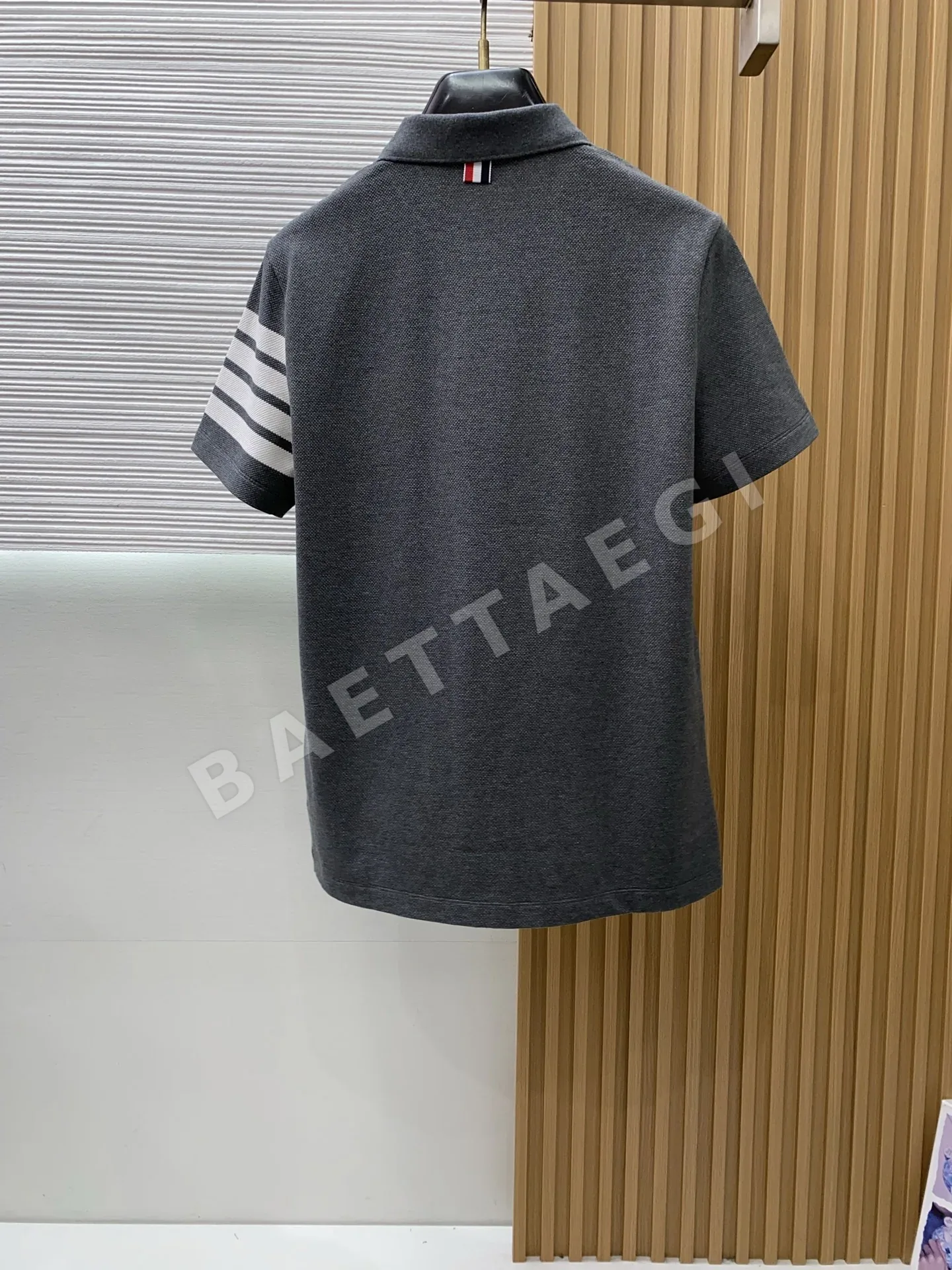 톰브라운 남성 반팔 상세 이미지 8
