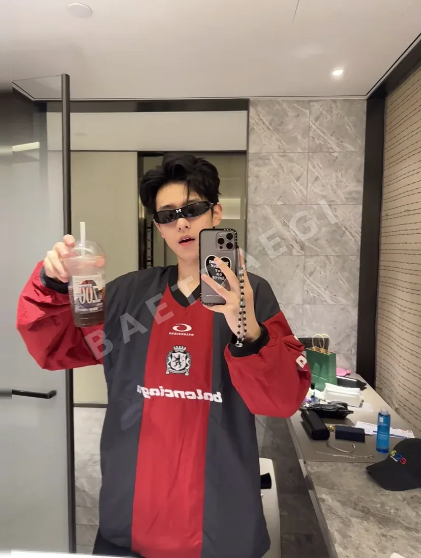 발렌시아가 컬러 블록 V넥 긴팔 티셔츠 상세 이미지 29