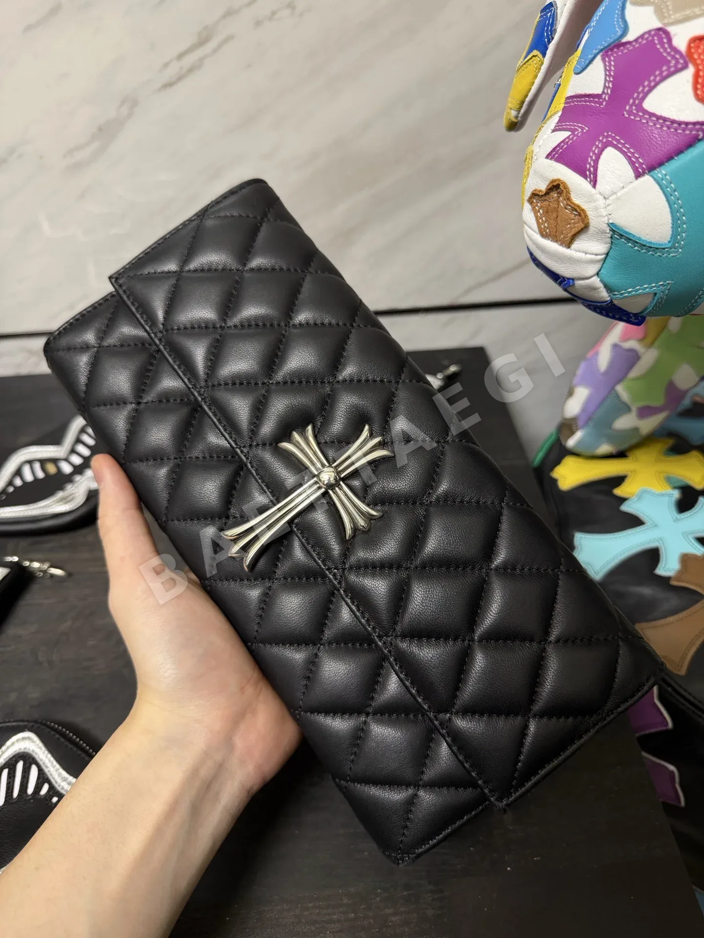 크롬하츠 퀼팅 체인 스트랩 클러치백 상세 이미지 5