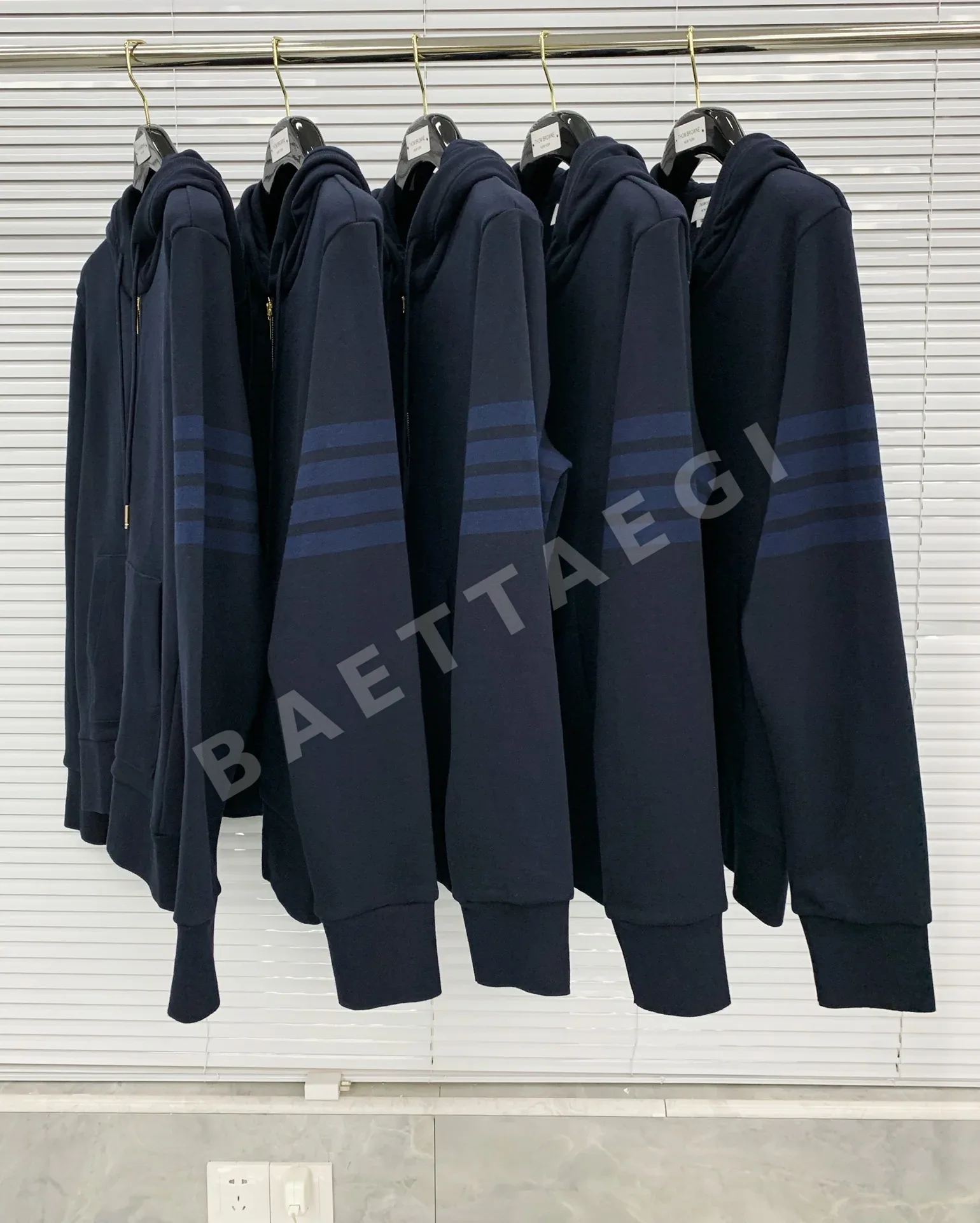 톰브라운 TB 실염 블루 4바 스트라이프 후드 재킷 상세 이미지 6