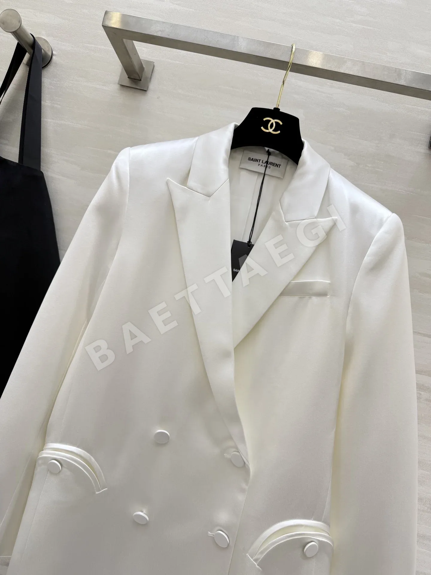 생로랑 새틴 더블 브레스티드 여성 자켓 상세 이미지 3