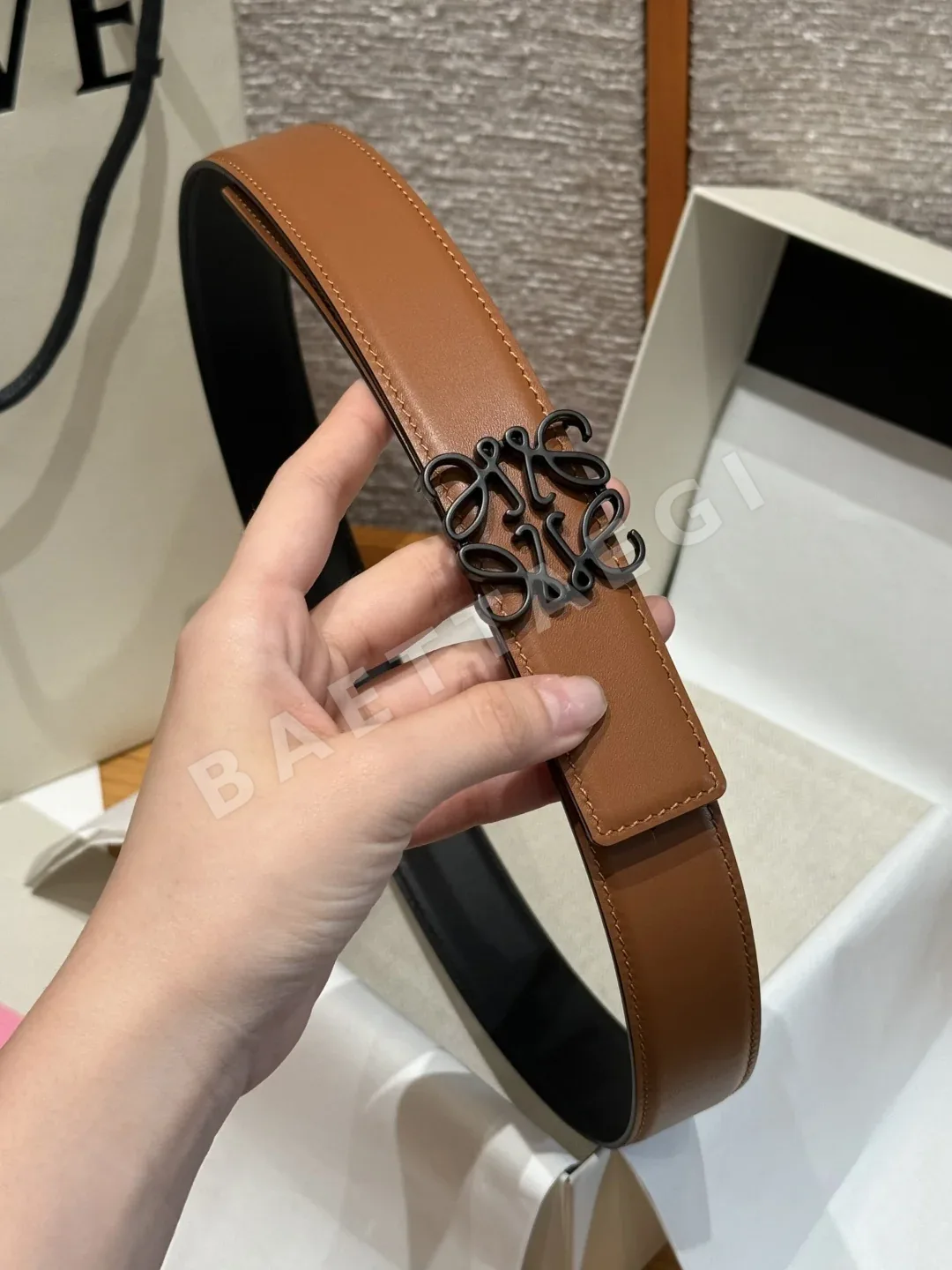로에베 아나그램 양면 송아지가죽 벨트 상세 이미지 4