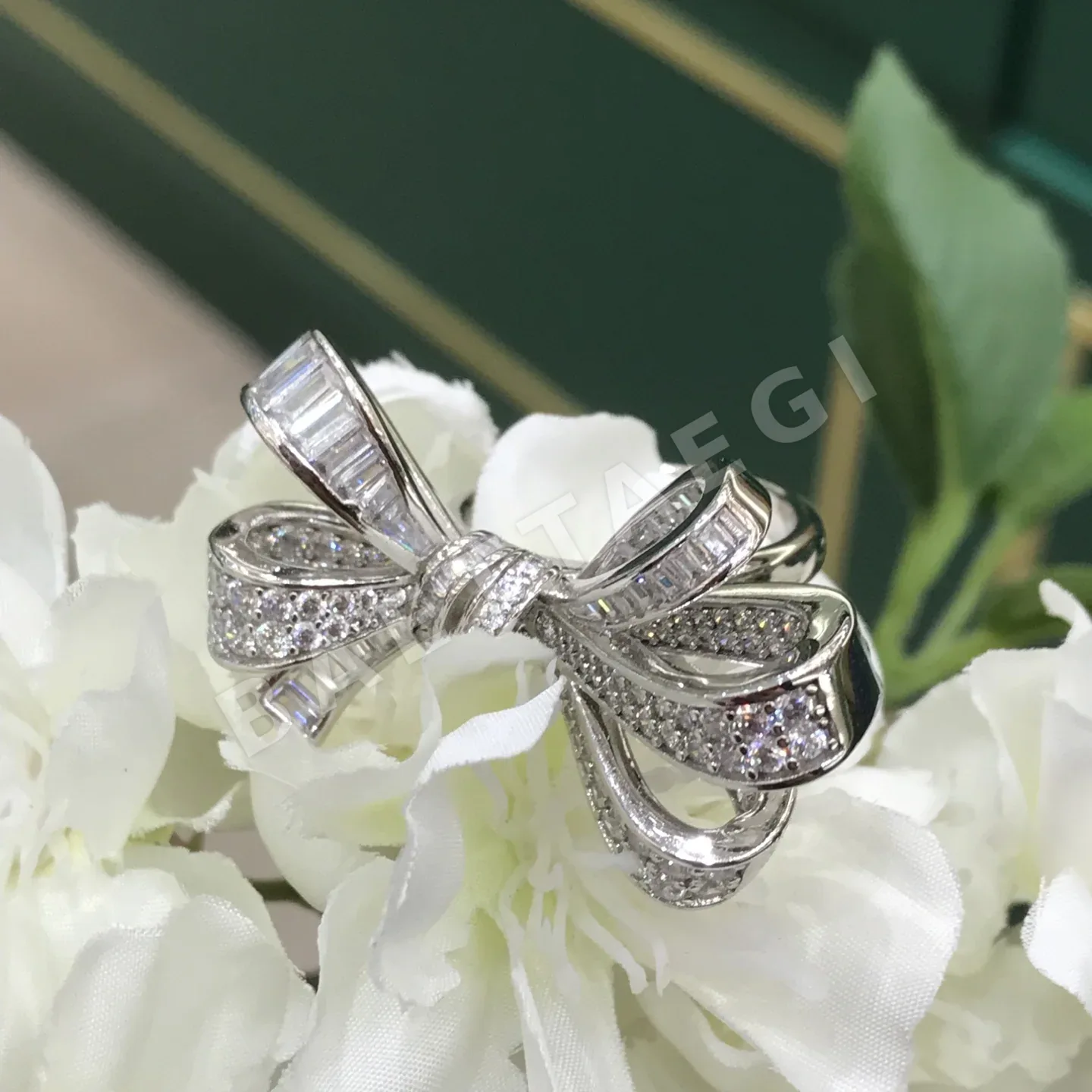 그라프 보우 디자인 다이아몬드 반지 상세 이미지 7