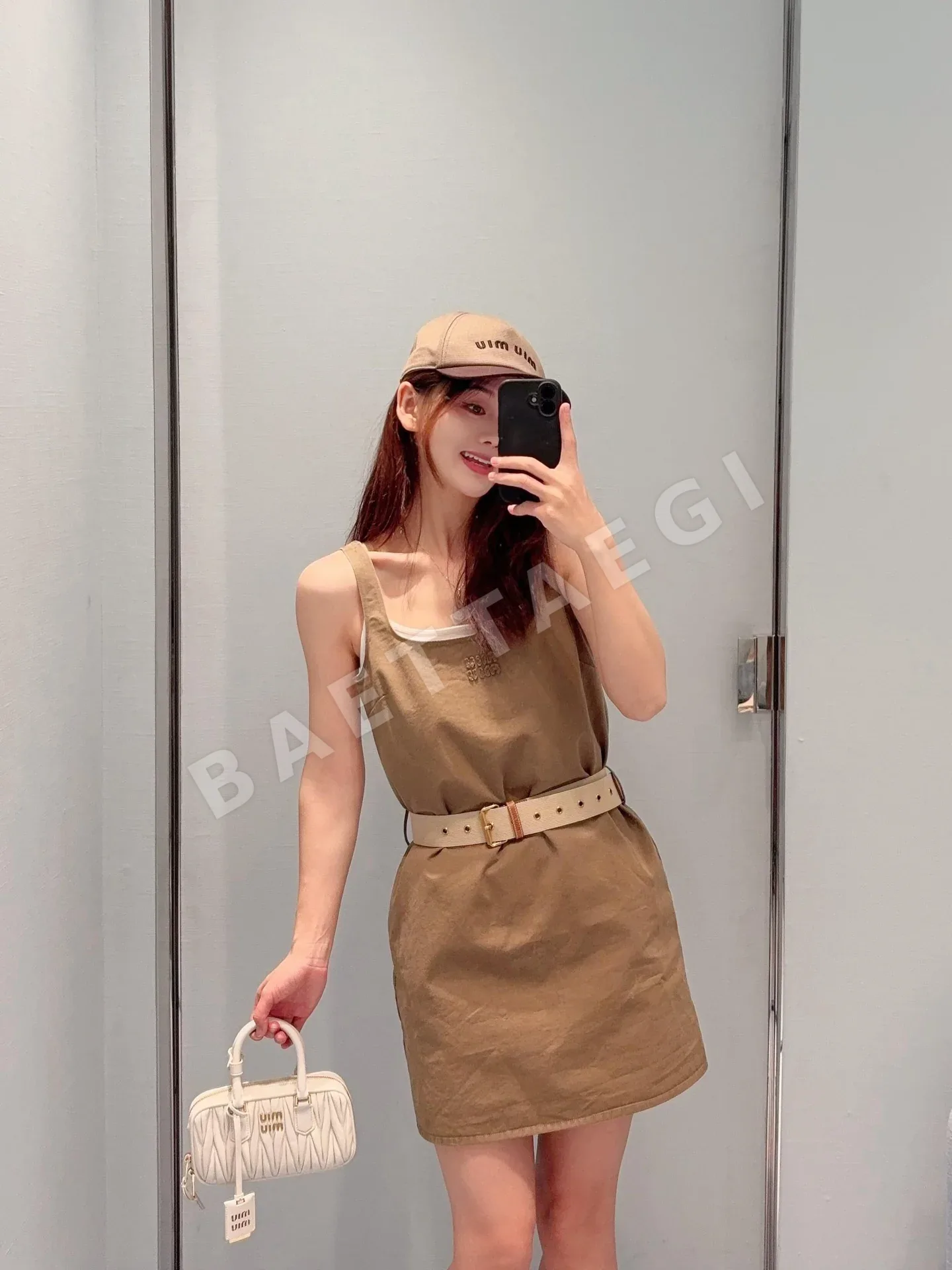 미우미우 로고 벨트 슬림핏 미니 원피스