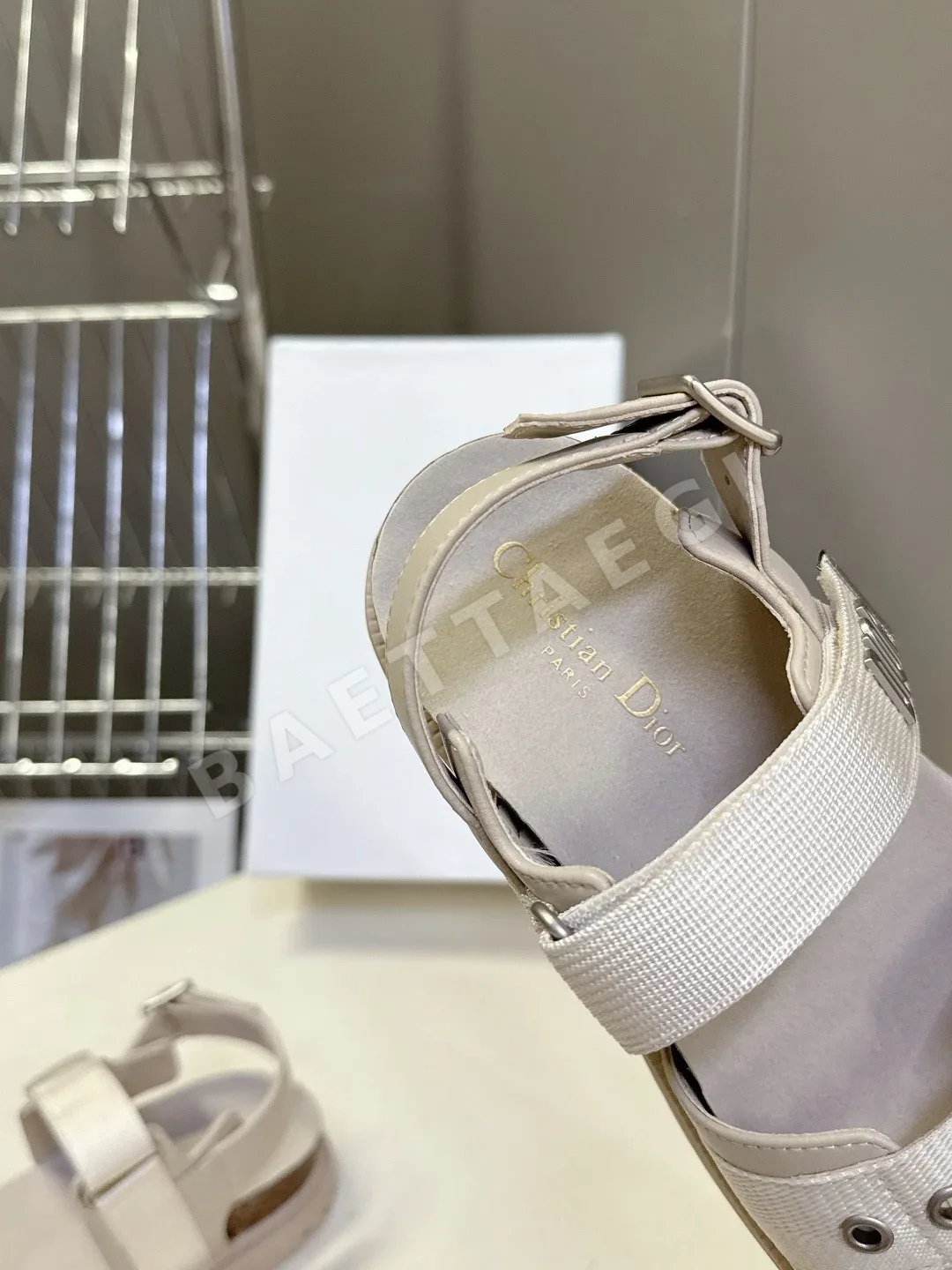 디올 더블 버클 플랫폼 샌들 상세 이미지 9