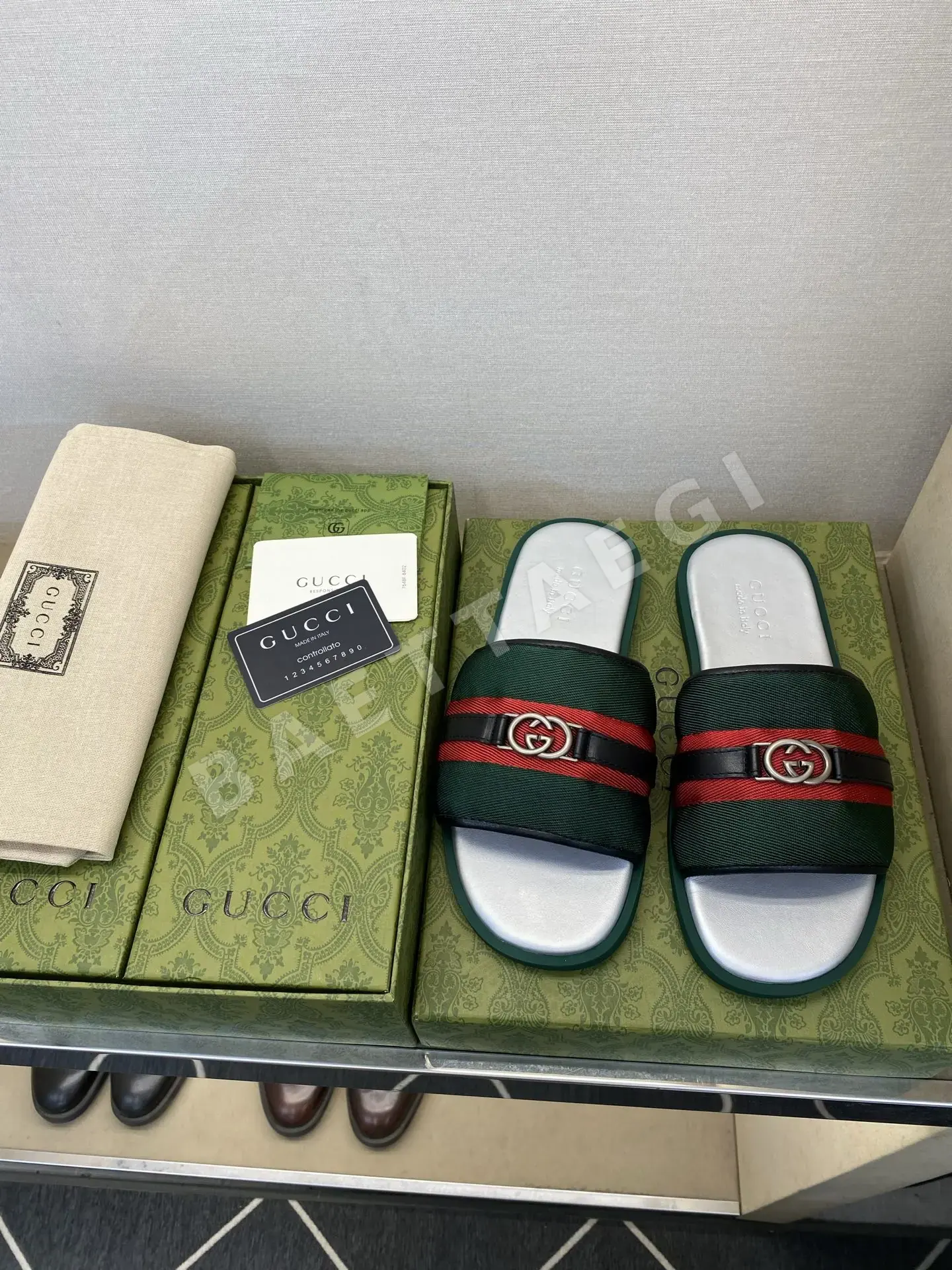 구찌 더블 G 자수 캔버스 남성 슬리퍼 상세 이미지 4