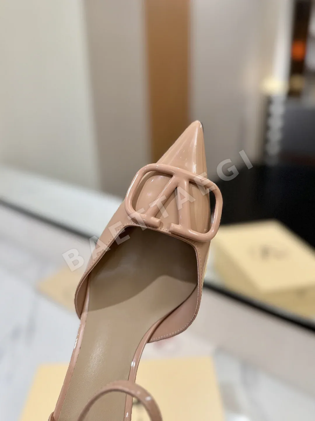 발렌티노 뾰족 앞코 하이힐 샌들 상세 이미지 7