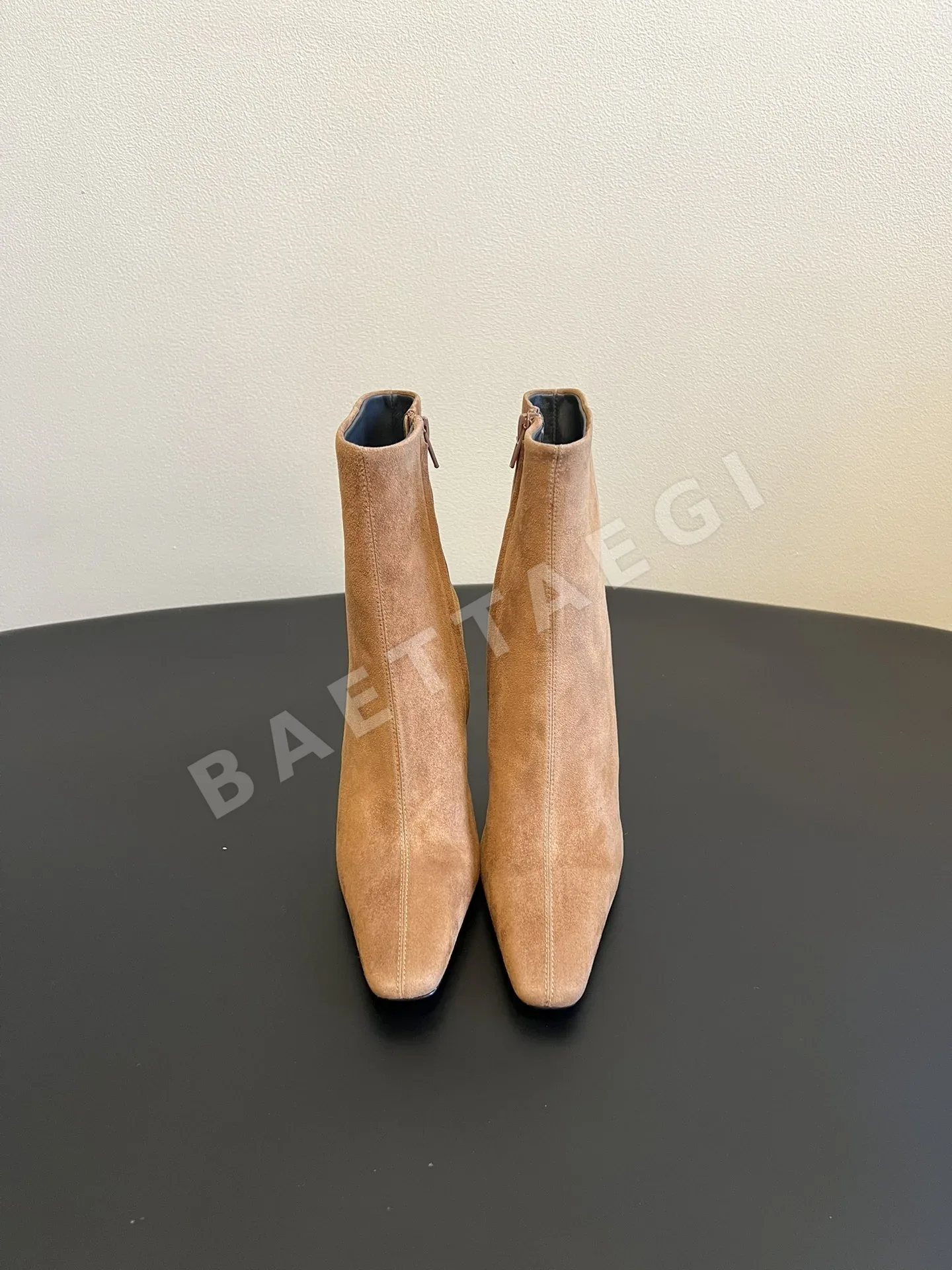 생로랑 포인티드토 앵클부츠 9430