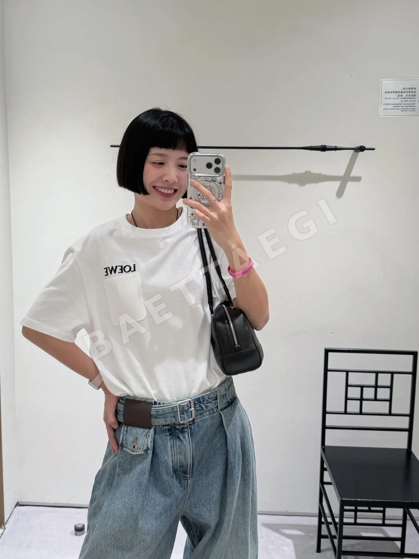 로에베 레터 자수 포켓 크루넥 반팔 티셔츠 상세 이미지 4