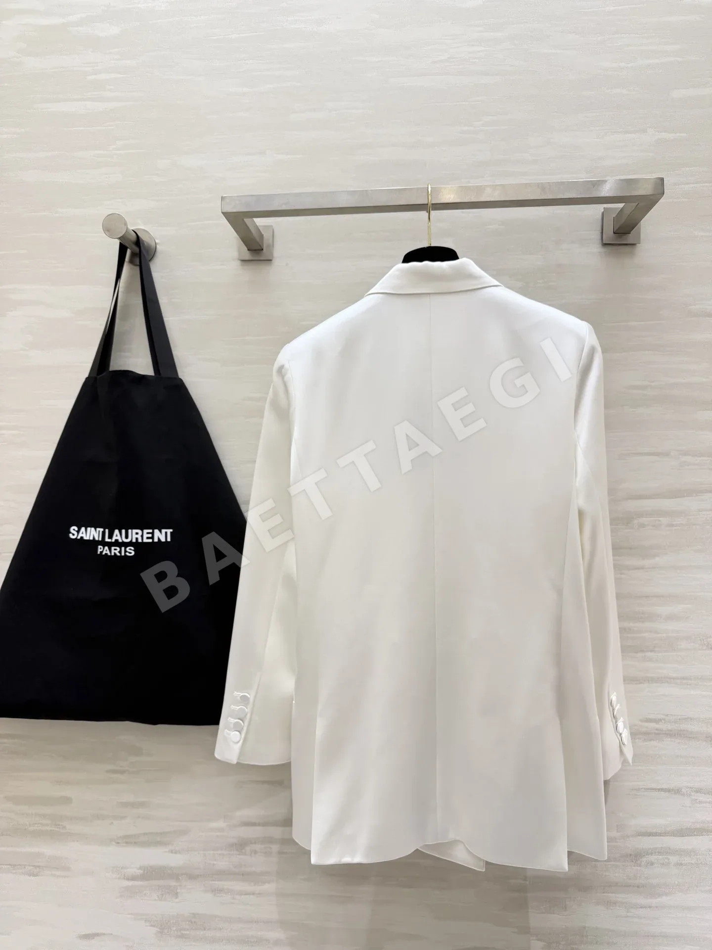 생로랑 새틴 더블 브레스티드 여성 자켓 상세 이미지 8