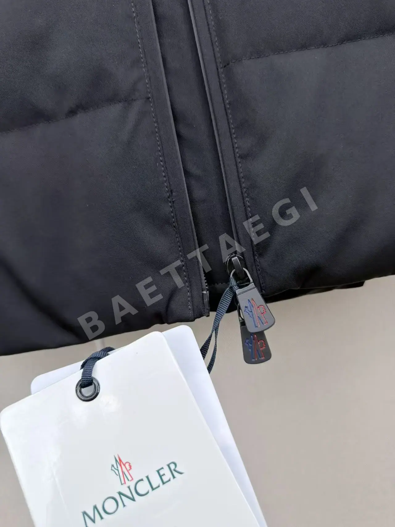몽클레르 후드 미들 길이 다운 패딩 상세 이미지 6