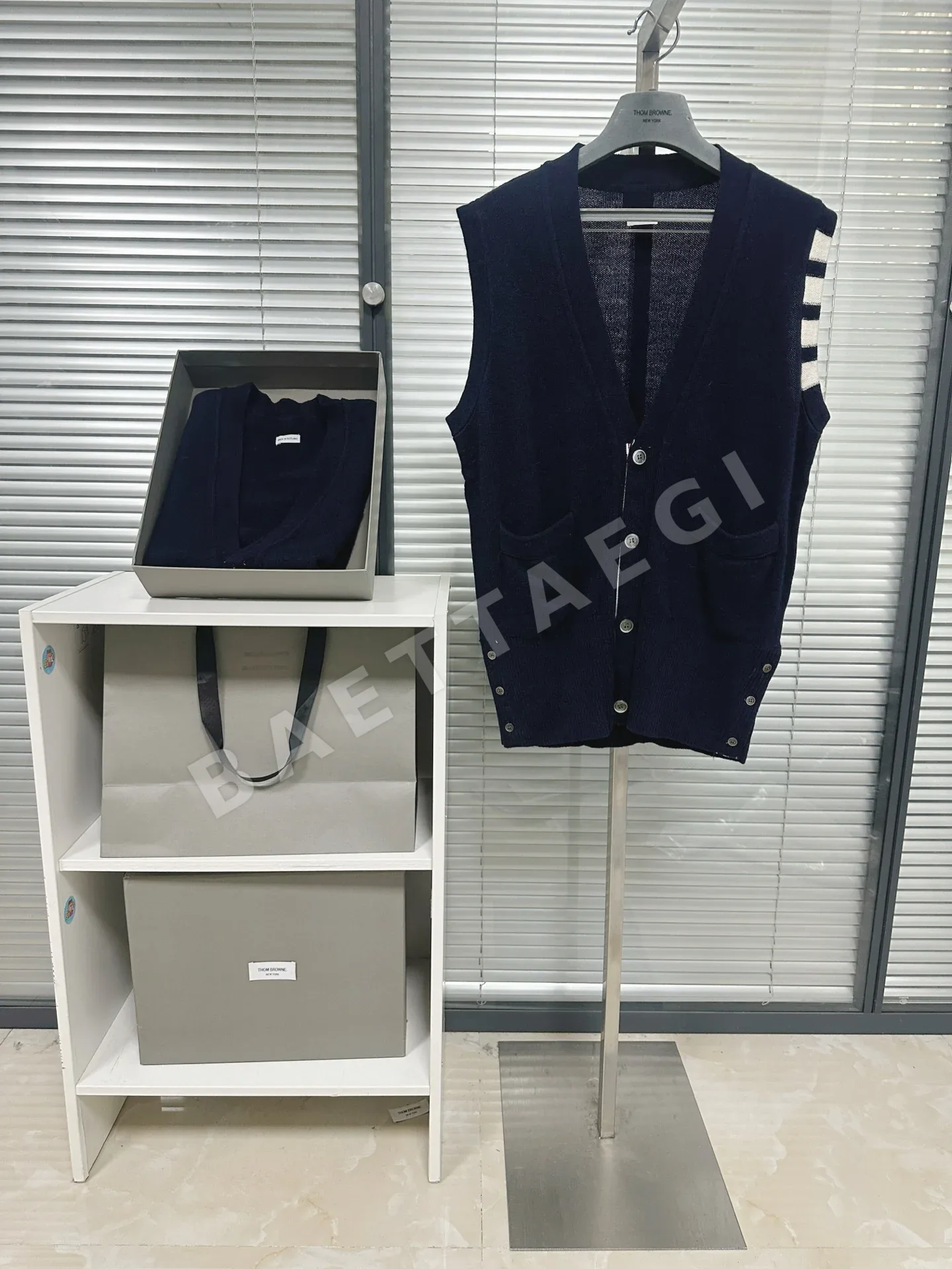 톰브라운 남성 반팔 티셔츠 상세 이미지 4