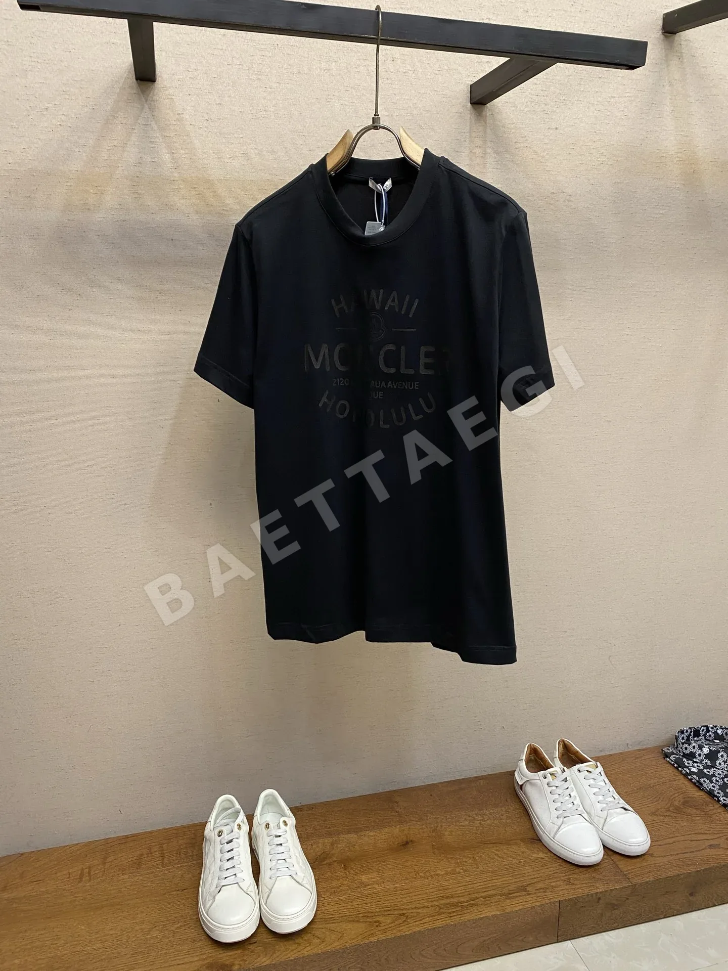 몽클레르 레터 배지 프린트 남성 반팔 티셔츠 48794