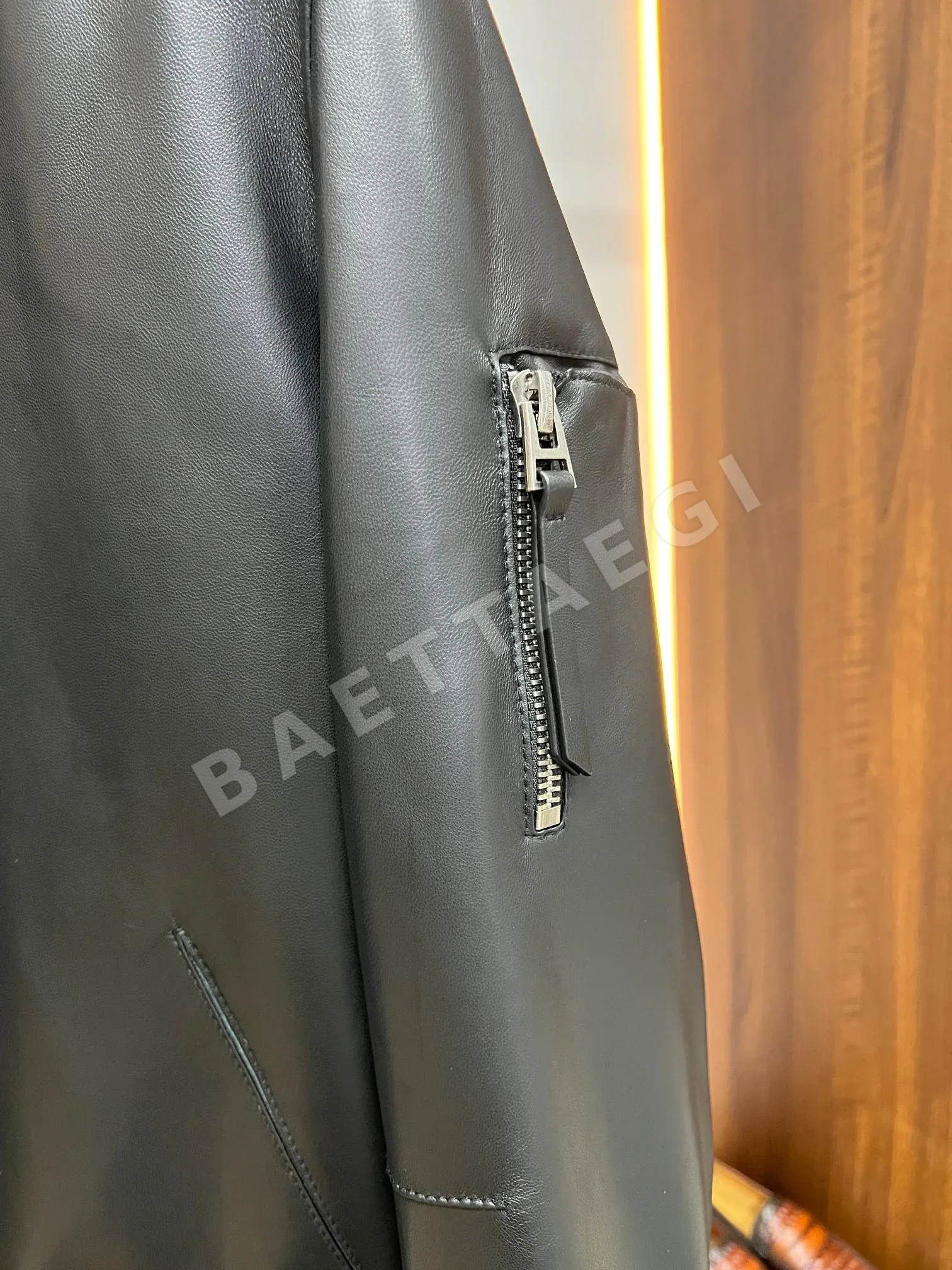 톰포드 램스킨 봄버 자켓 상세 이미지 9