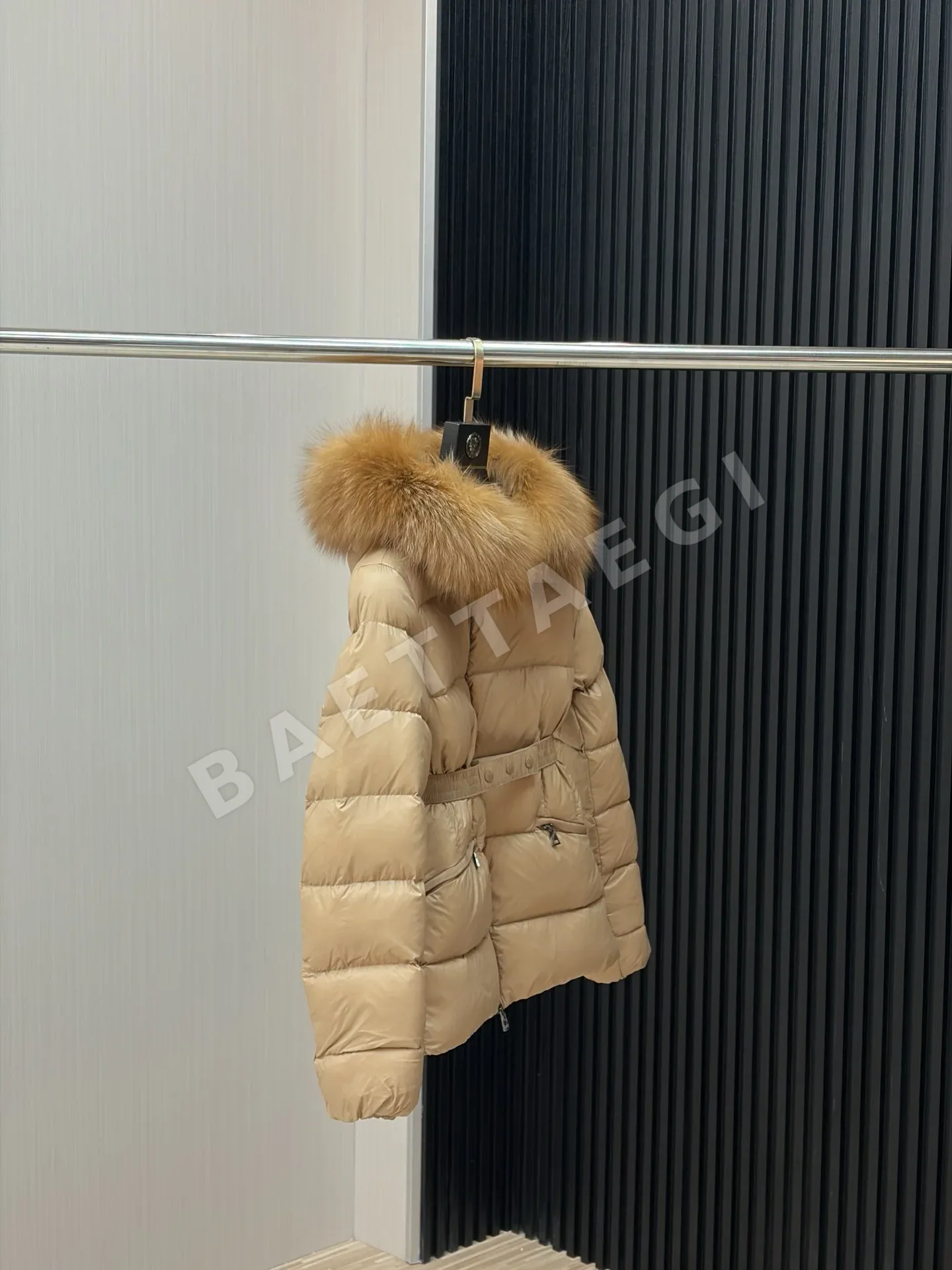 몽클레르 보에드 여성 구스다운 패딩 상세 이미지 4