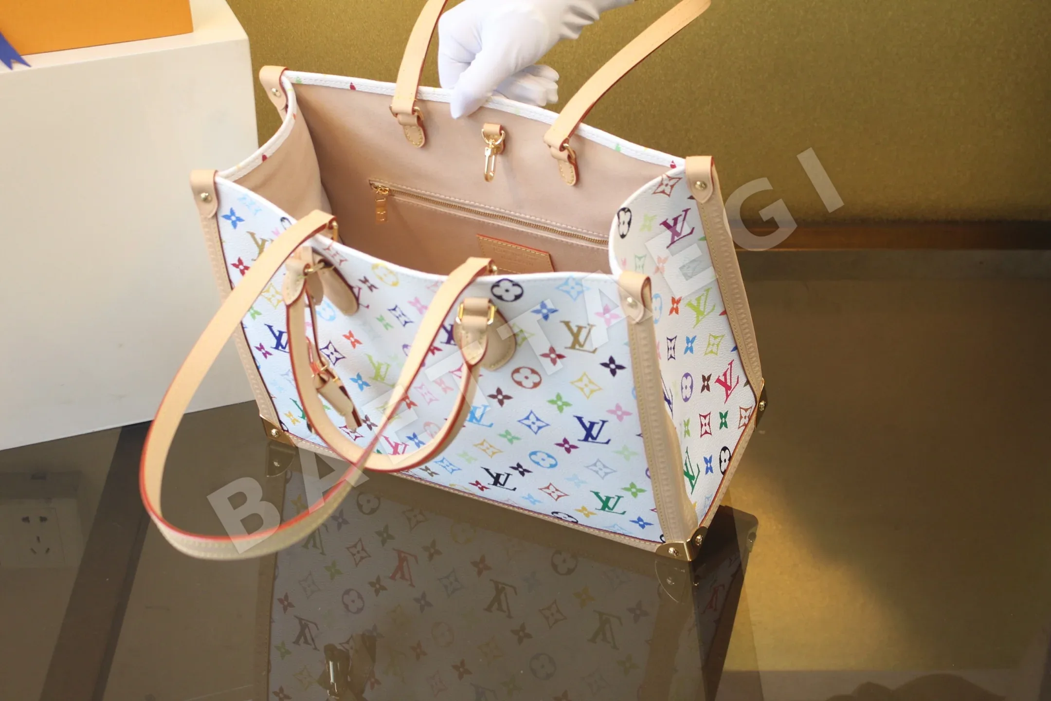 루이비통 무라카미 다카시 온 더 고 가방 M13079 상세 이미지 8
