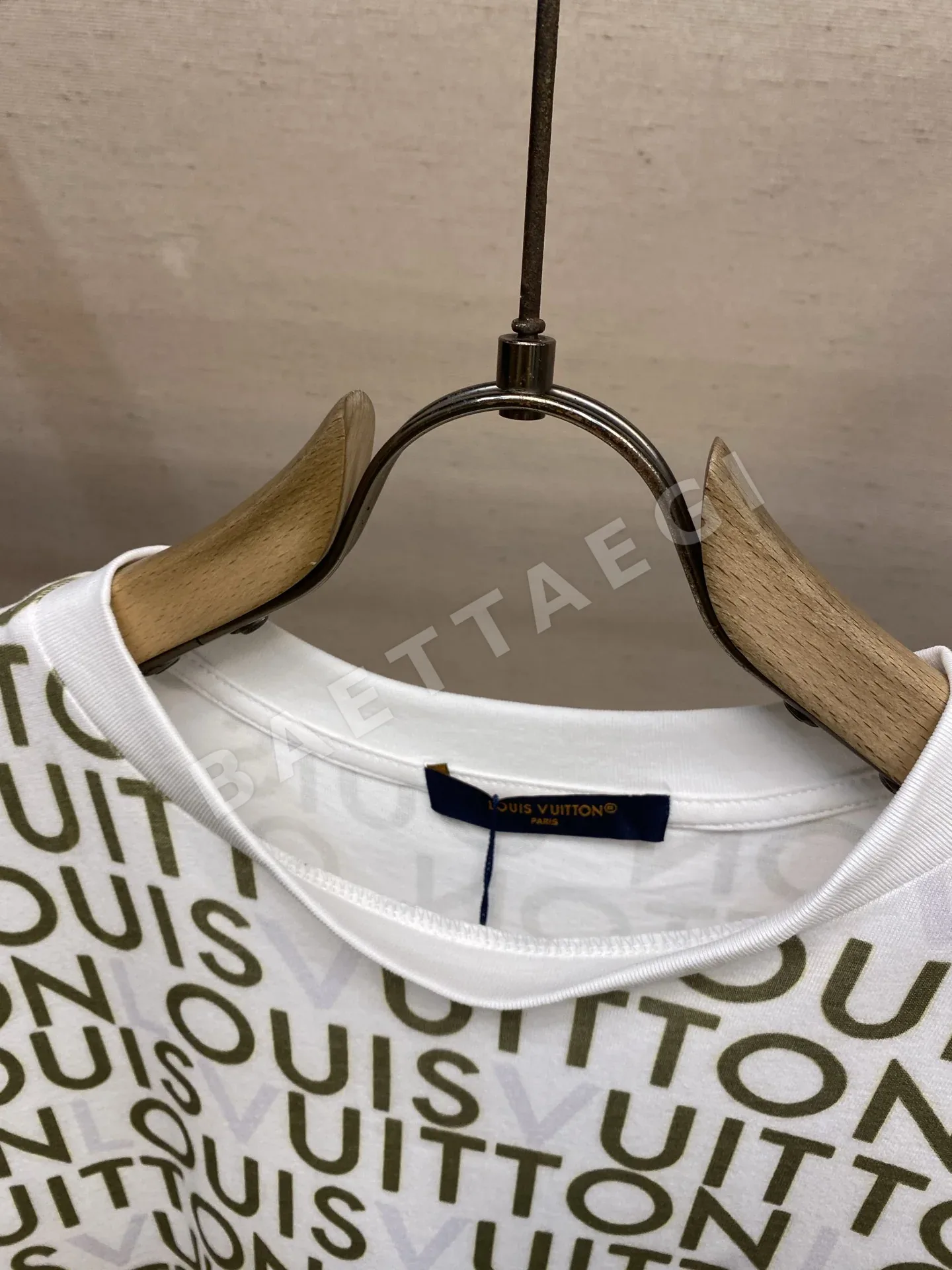 루이비통 Ouis 프린트 반팔 티셔츠 상세 이미지 3