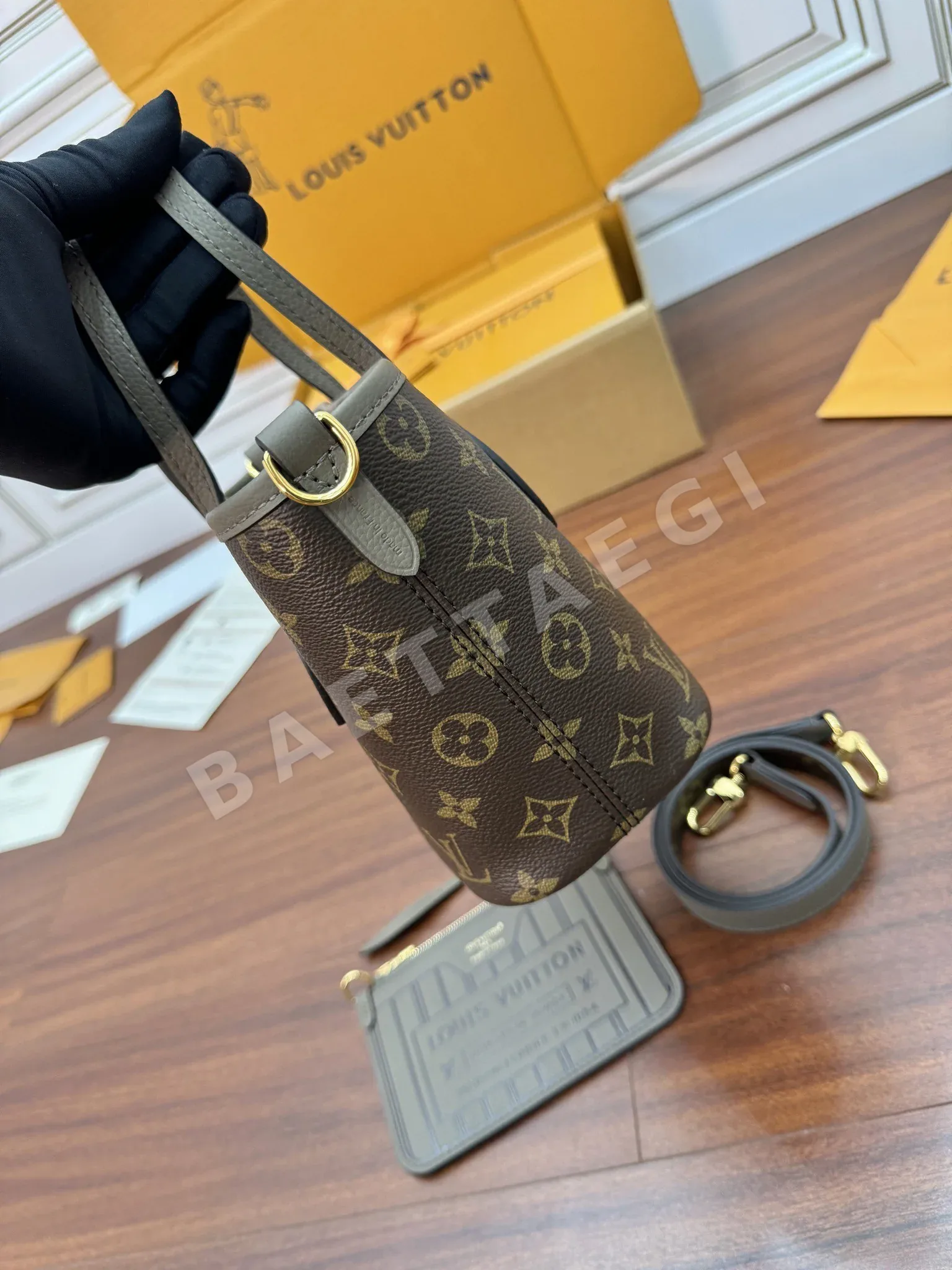 루이비통 M12109 가방 상세 이미지 8