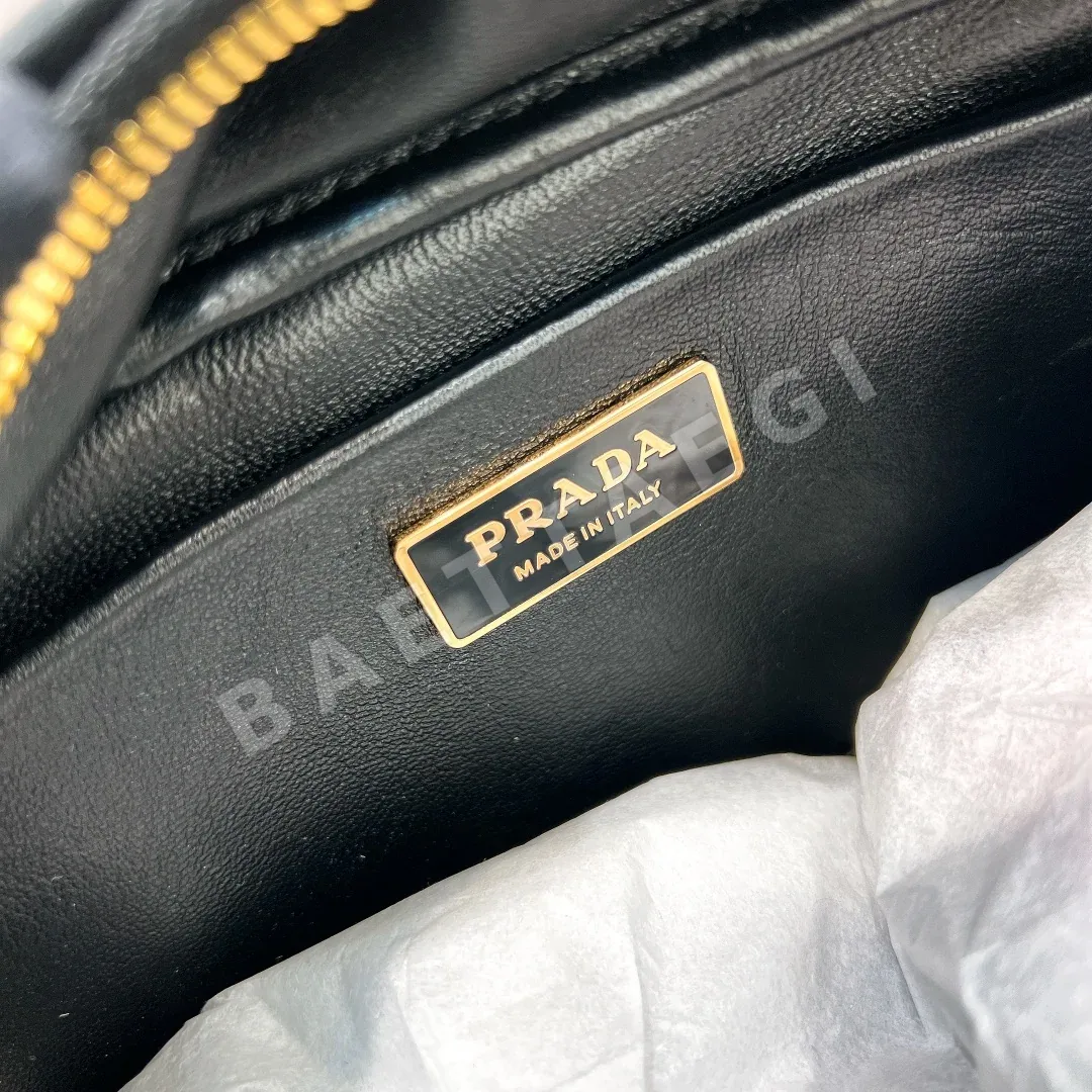 프라다 램스킨 다이아몬드 패턴 메이크업 백 1BH197 상세 이미지 9
